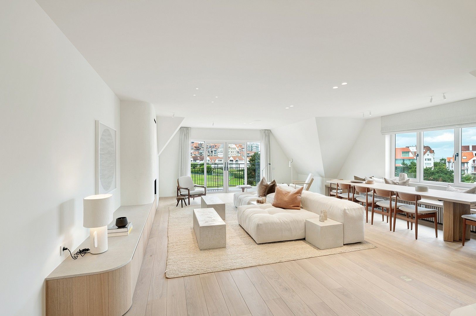 Uitzonderlijk hoekappartement van 188m² met open zicht op de Approach Golf in hartje Zoute. foto {{pictureIndex}}