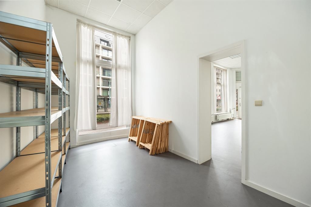 Handelsruimte met veel visibiliteit foto 5