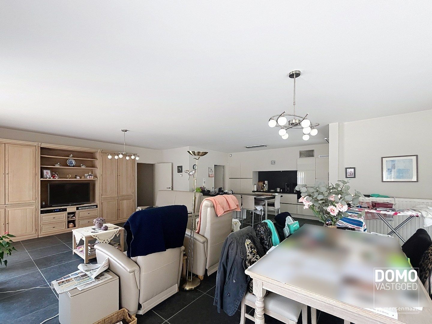 RUIM APPARTEMENT VAN 120 M² MET TERRAS, LIFT, 2 SLAAPKAMERS EN AUTOSTANDPLAATS GELEGEN TE CENTRUM KERMT foto 4