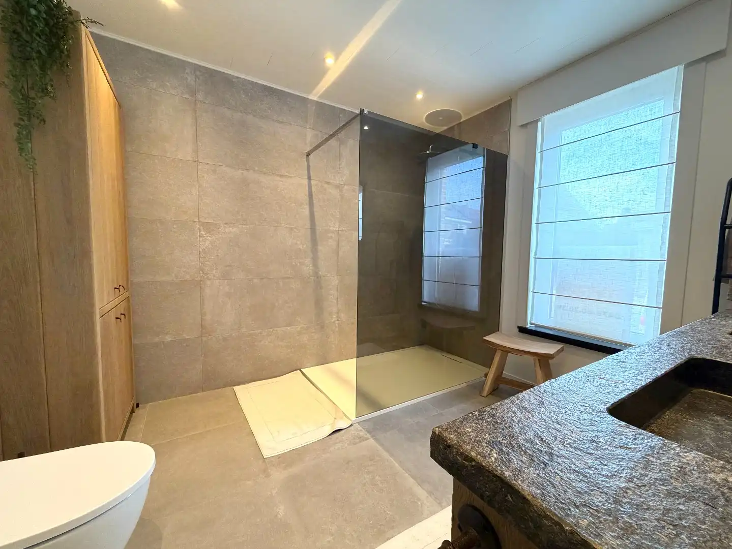 Instapklaar wonen? Ontdek deze woning met 4 slaapkamers, poolhouse en nieuwe badkamer. foto 14