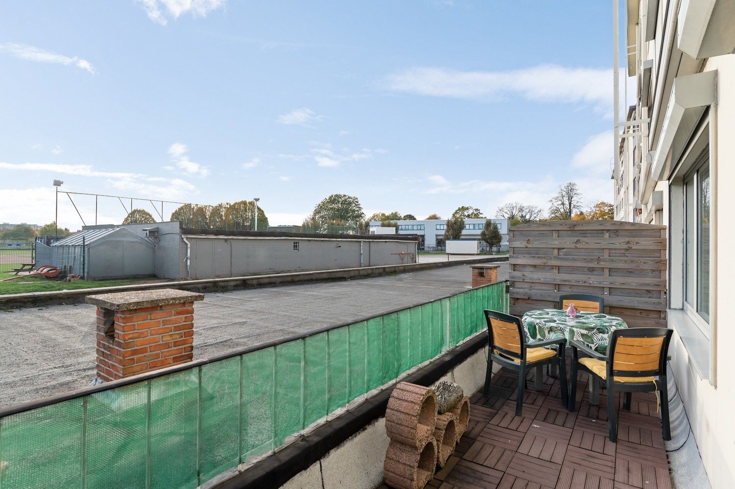 Gelijkvloers appartement met 2 SLPKS, een autostaanplaats en terras in Borgerhout! foto 11