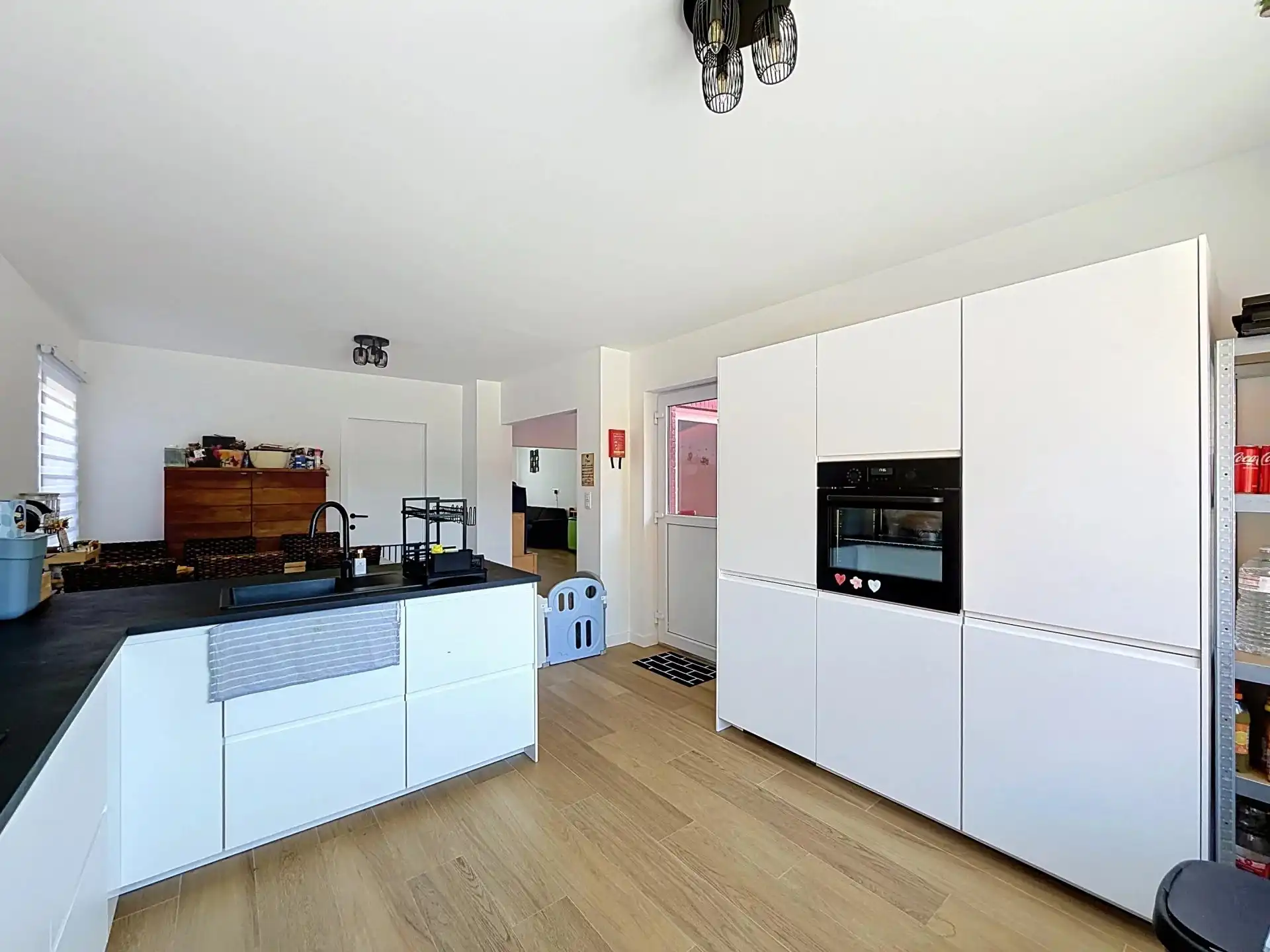 Volledig gerenoveerde woning met 4 slaapkamers op een groot perceel. foto 10