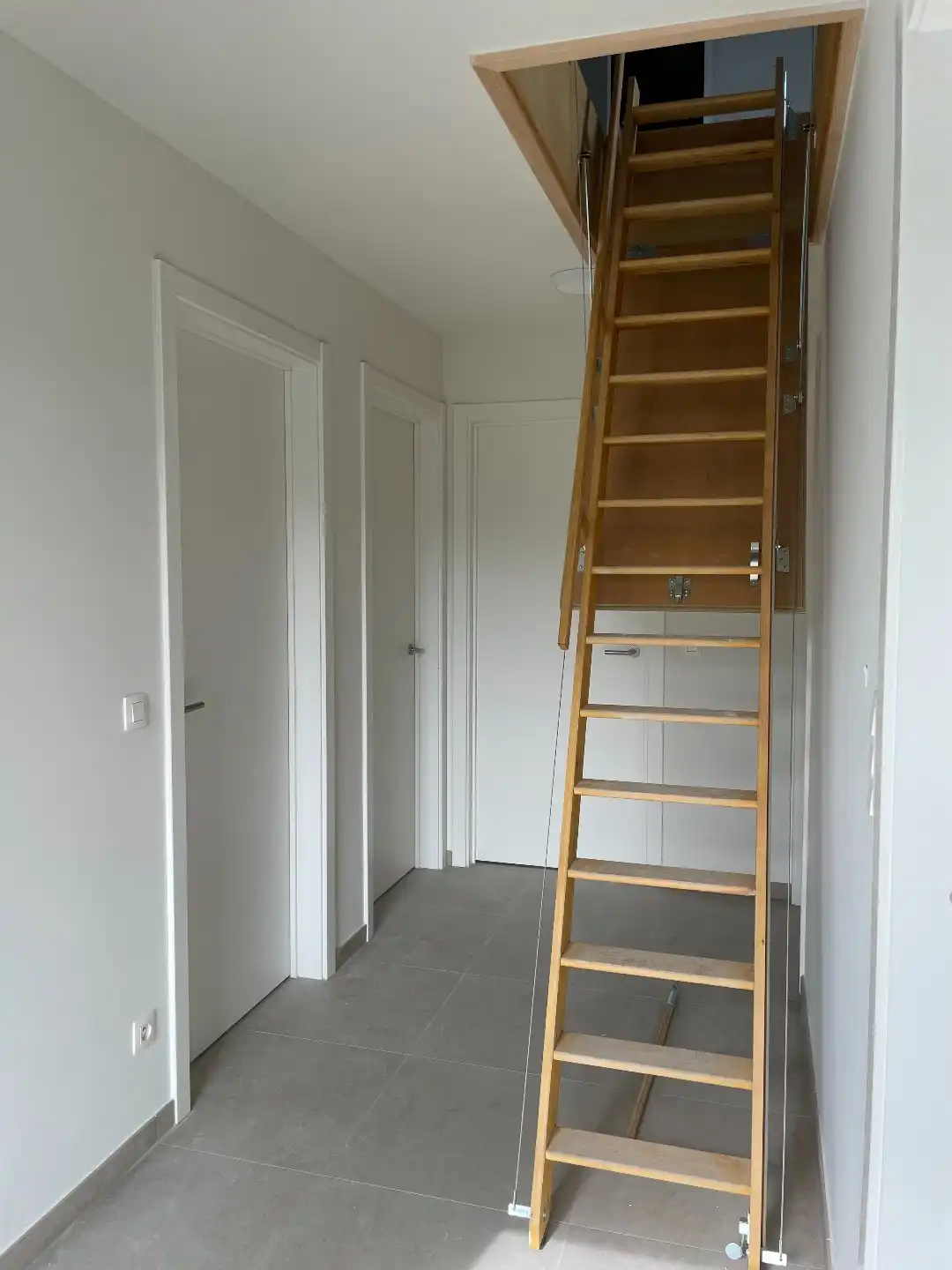 Zeer ruime moderne halfopen nieuwbouwwoning met tuin/terras en garage foto 23