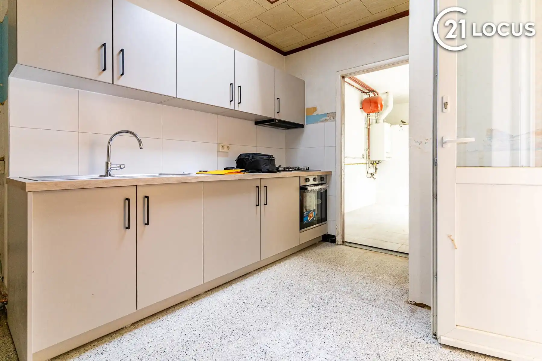 Instapklare HOB met 3 slaapkamers en tuin in hartje Beveren! foto 3