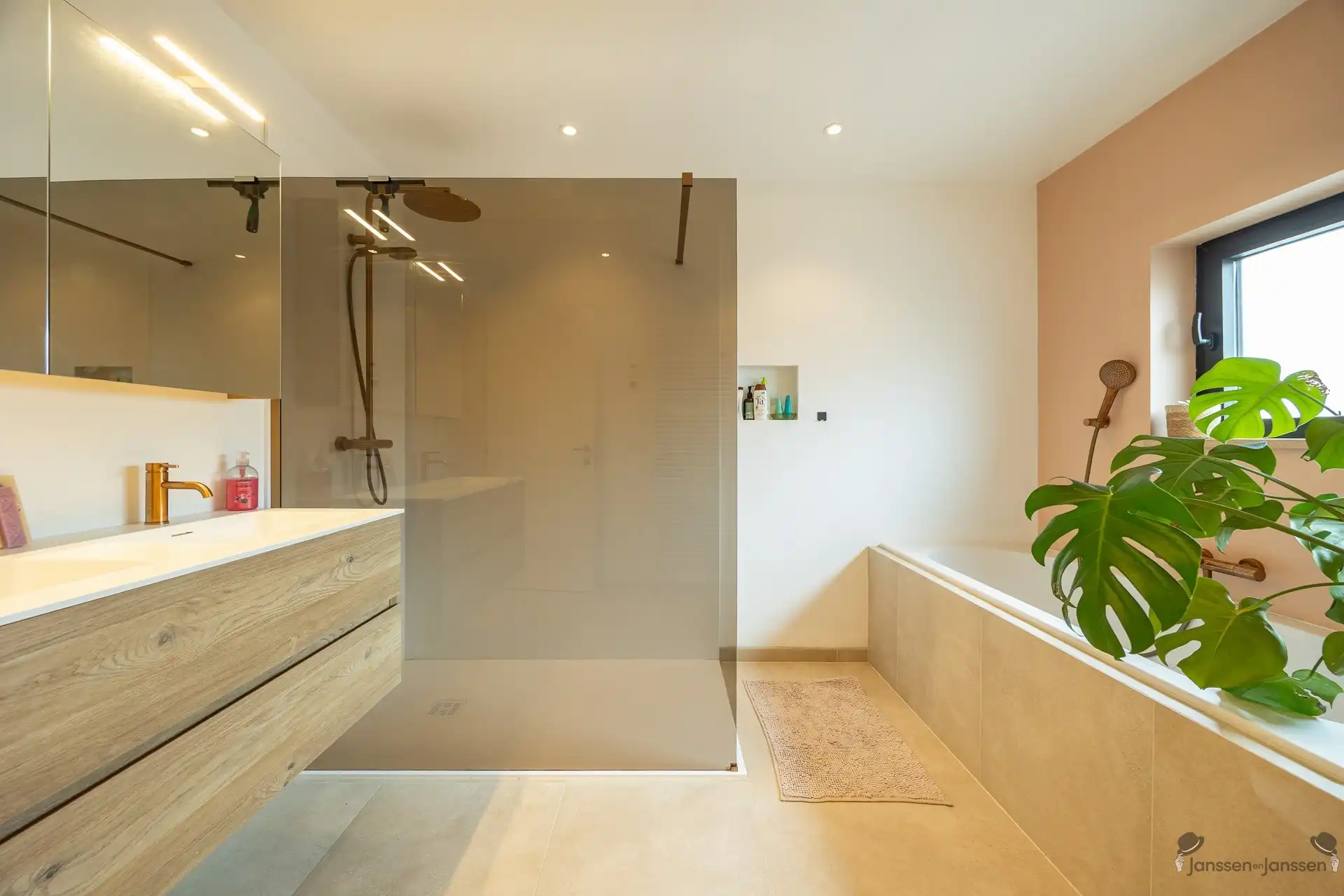 Instapklare, energiezuinige & volledig vernieuwde rijwoning foto 12