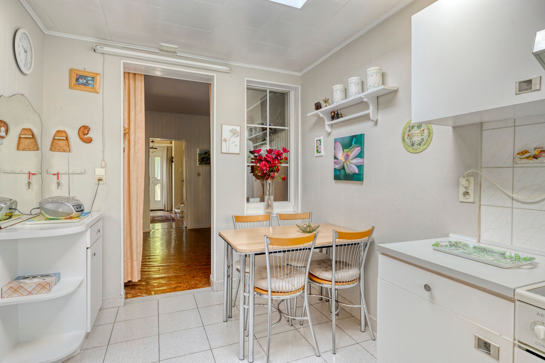 Te renoveren rustig gelegen woning met 4 slaapkamers foto 11