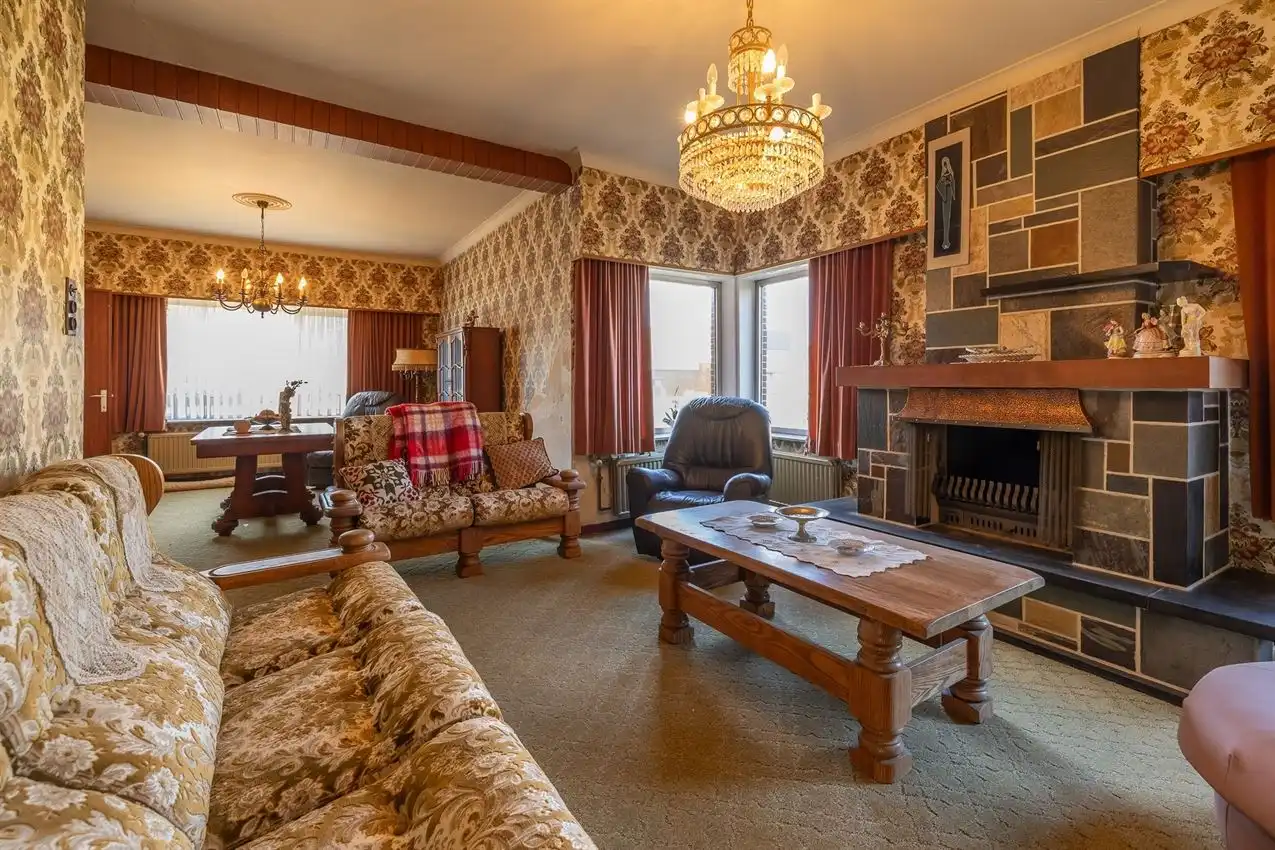 Te renoveren woning met ruimte, rust en potentieel foto 10