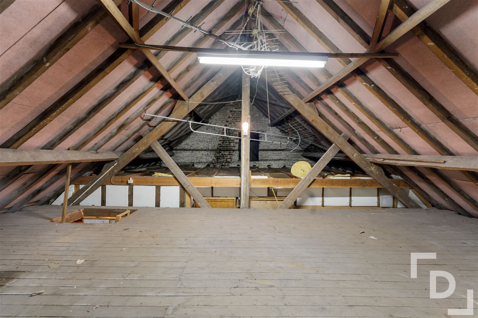 Ruime te renoveren woning te koop in Geluveld. foto 25