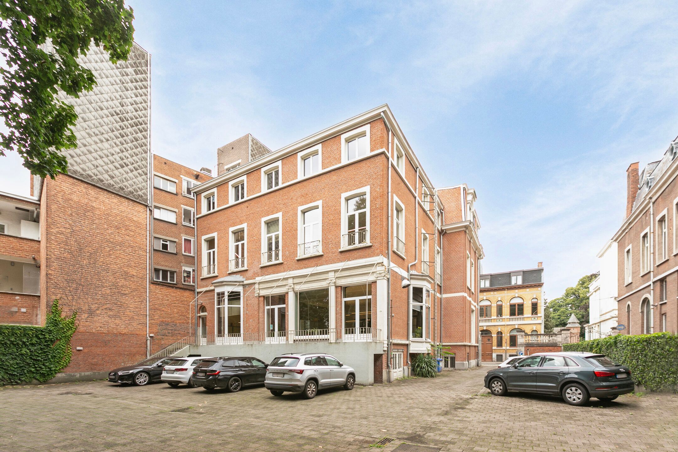 ANTWERPEN - Majestueus gebouw met parking foto 23