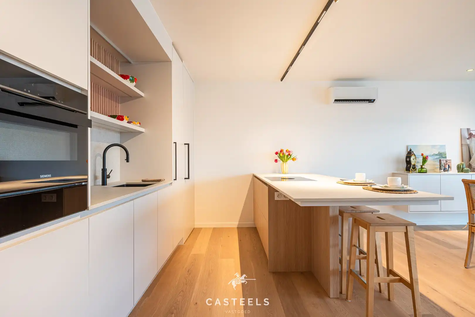 Unieke kans: Exclusief penthouse ONDER REGISTRATIERECHTEN! foto {{pictureIndex}}