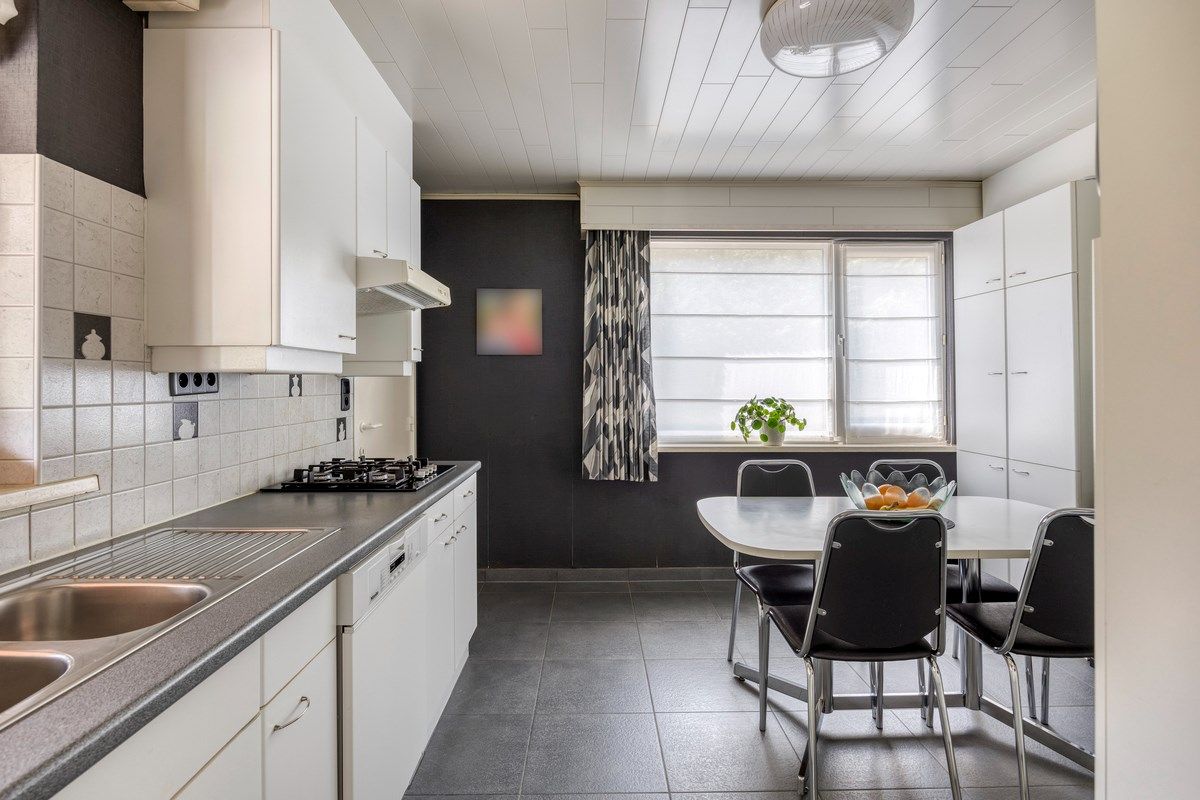 Rustig gelegen woning met oa 4 slpks op een mooi breed perceel van 21 are. foto 8