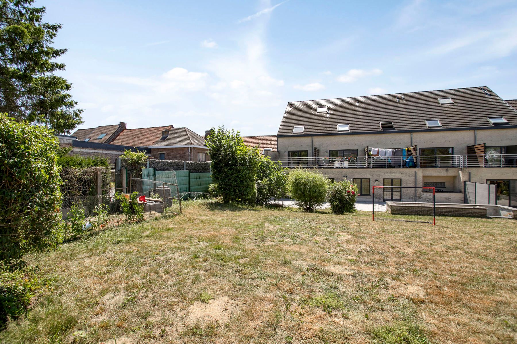 Instapklaar gelijkvloersapp met 2 slp, ruim terras en garage foto 16