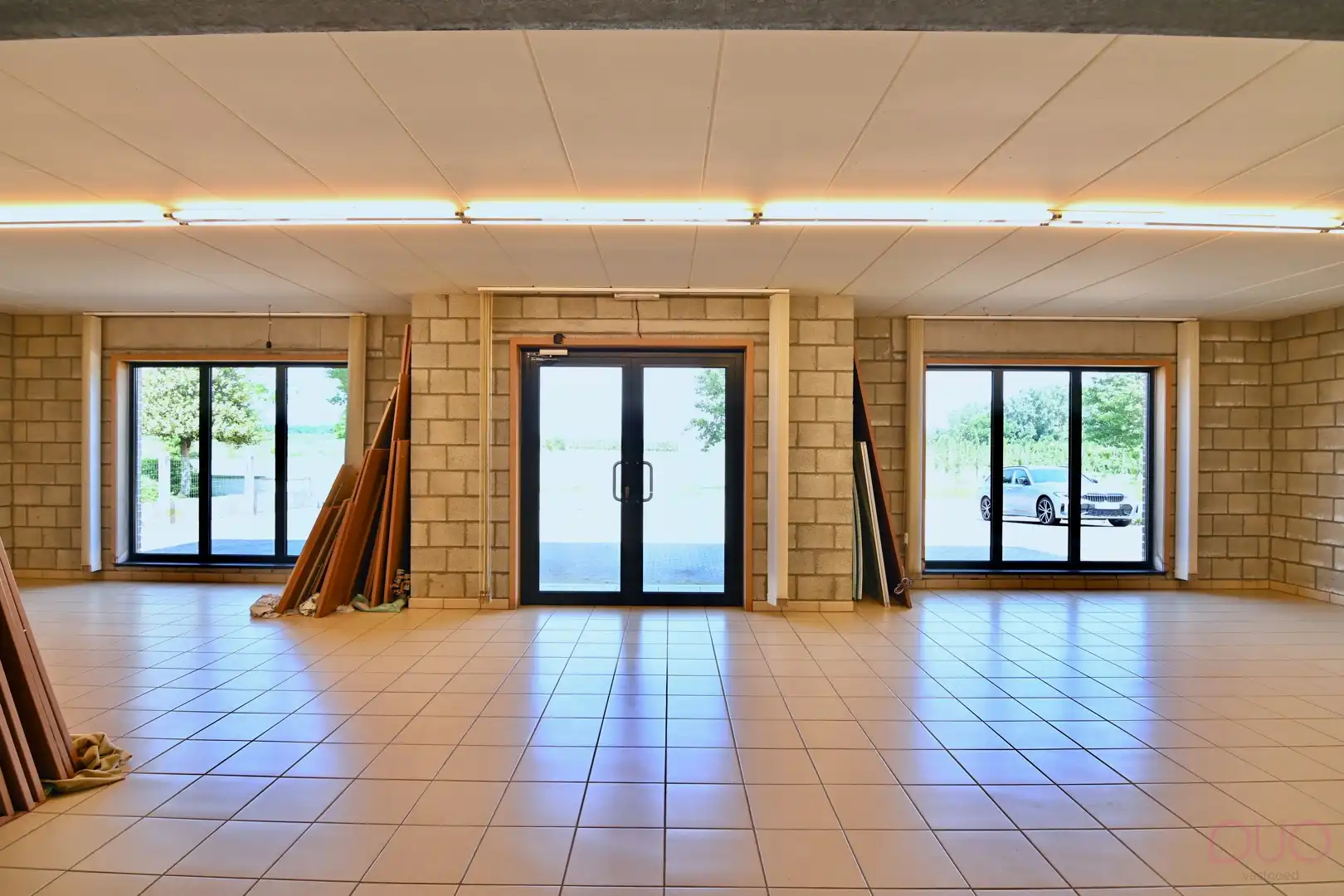 Instapklaar handelspand met bovenliggende woonst omgeven door groen op toplocatie tussen Sint-Truiden en Hasselt foto 3