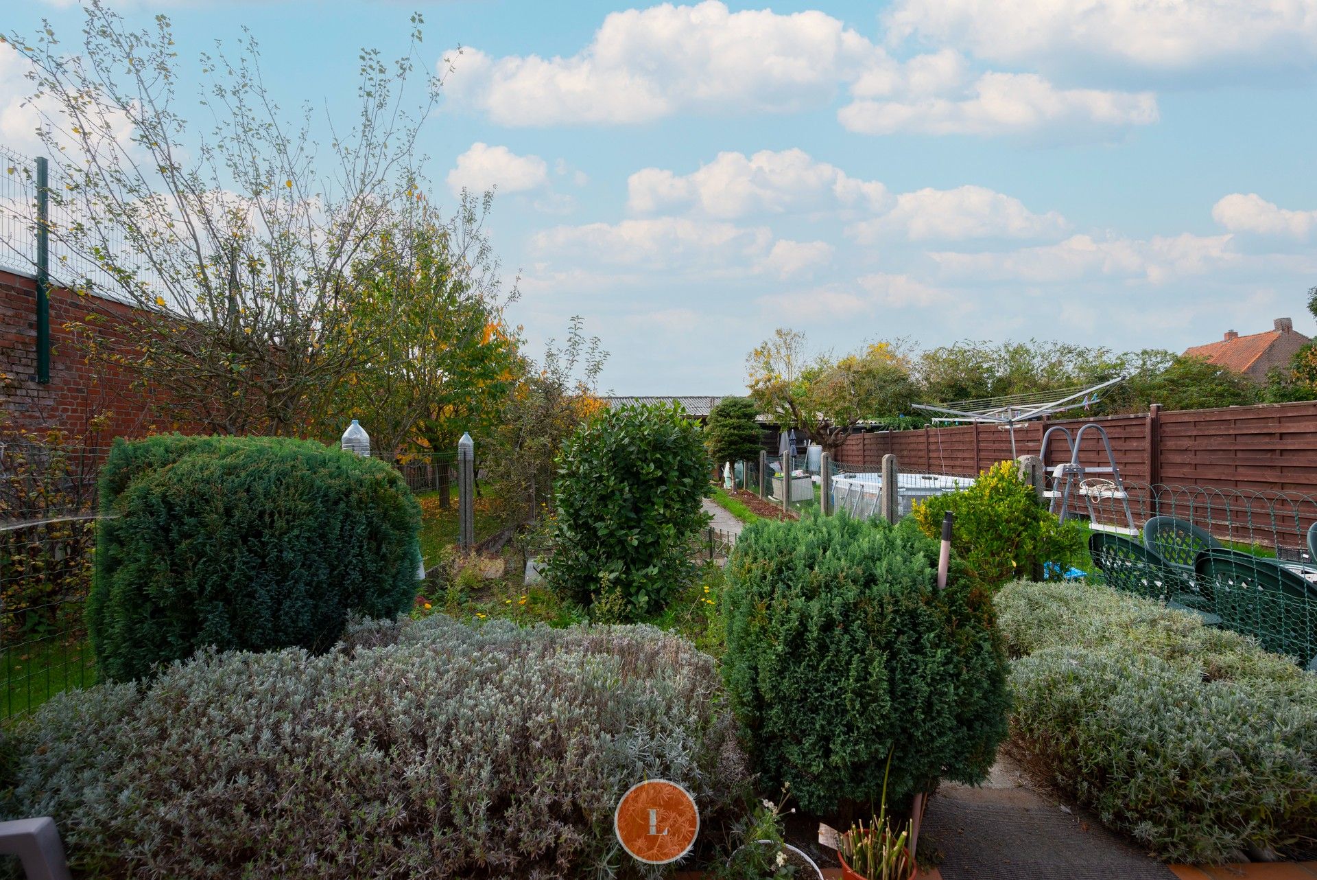 Te moderniseren goed onderhouden woning met tuin. foto 7
