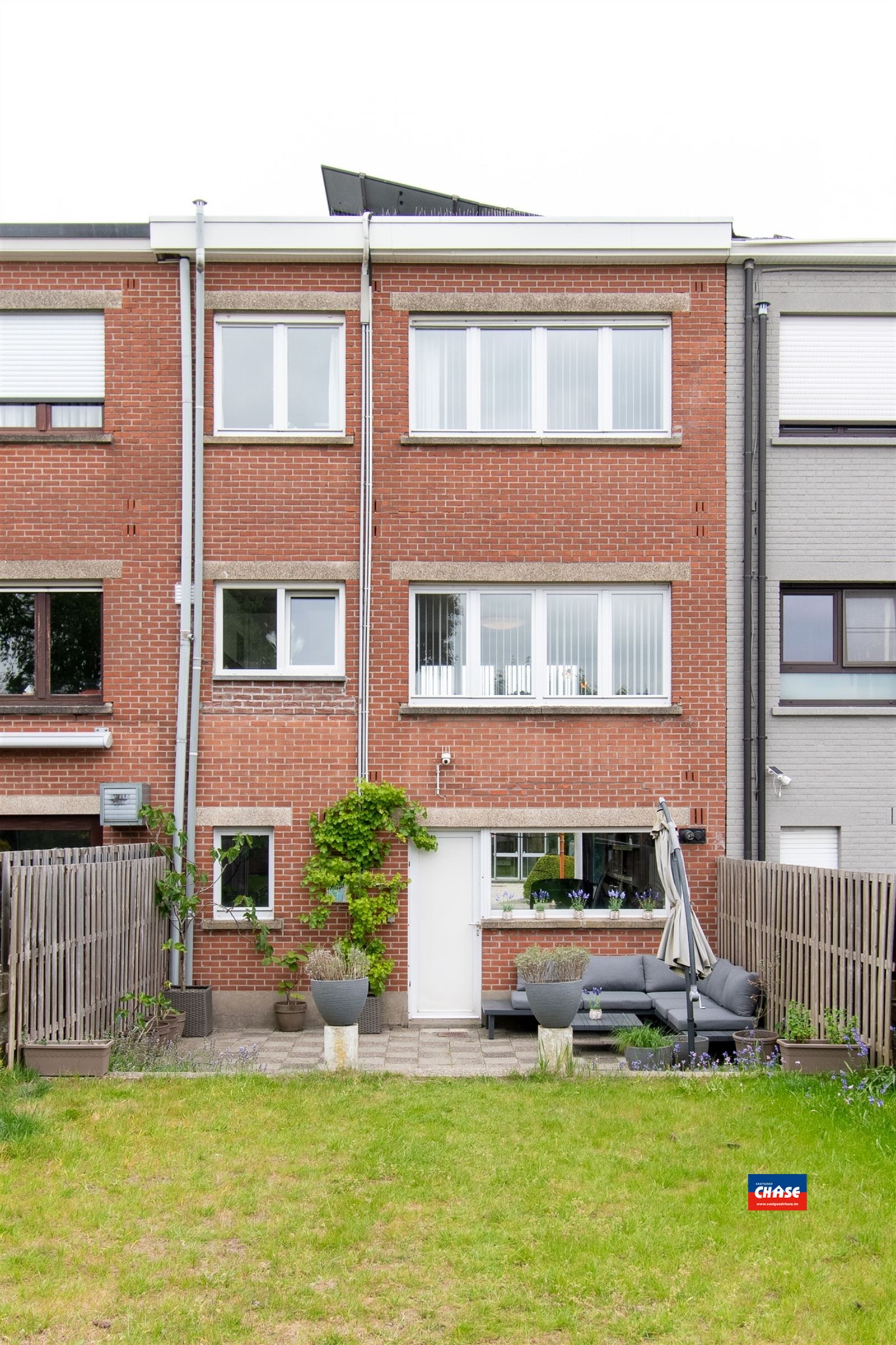 Knappe bel-étage met 3 slaapkamers, garage en tuin foto 24