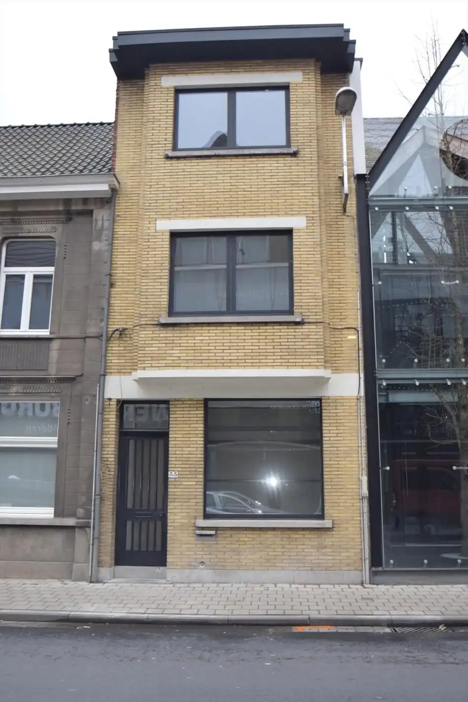 Ruime woning nabij Sint-Amandsplein, 3 slaapkamers  foto {{pictureIndex}}