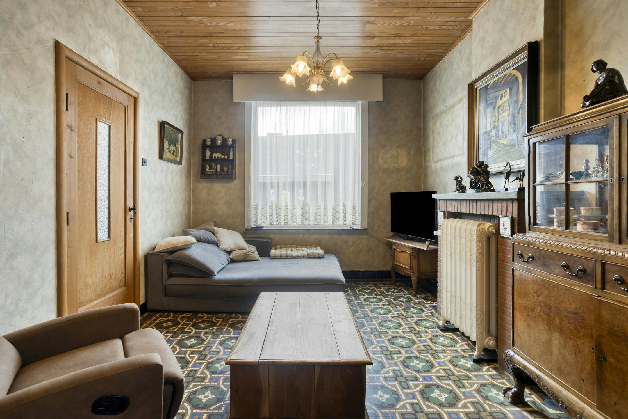 halfopen huis te koop in Kortrijk met atelier of ruime garage foto 3