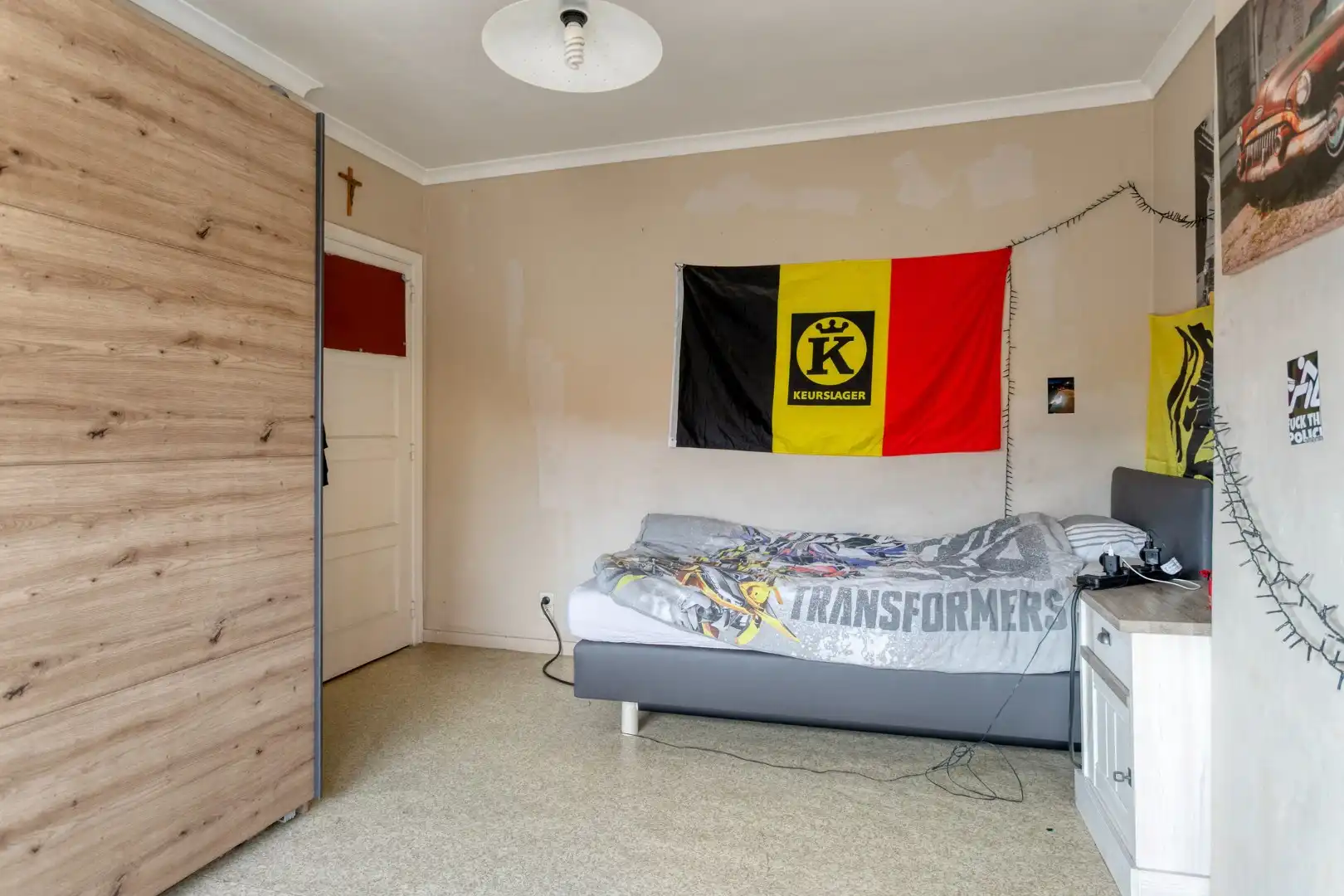 Te renoveren gezinswoning met garage foto 17
