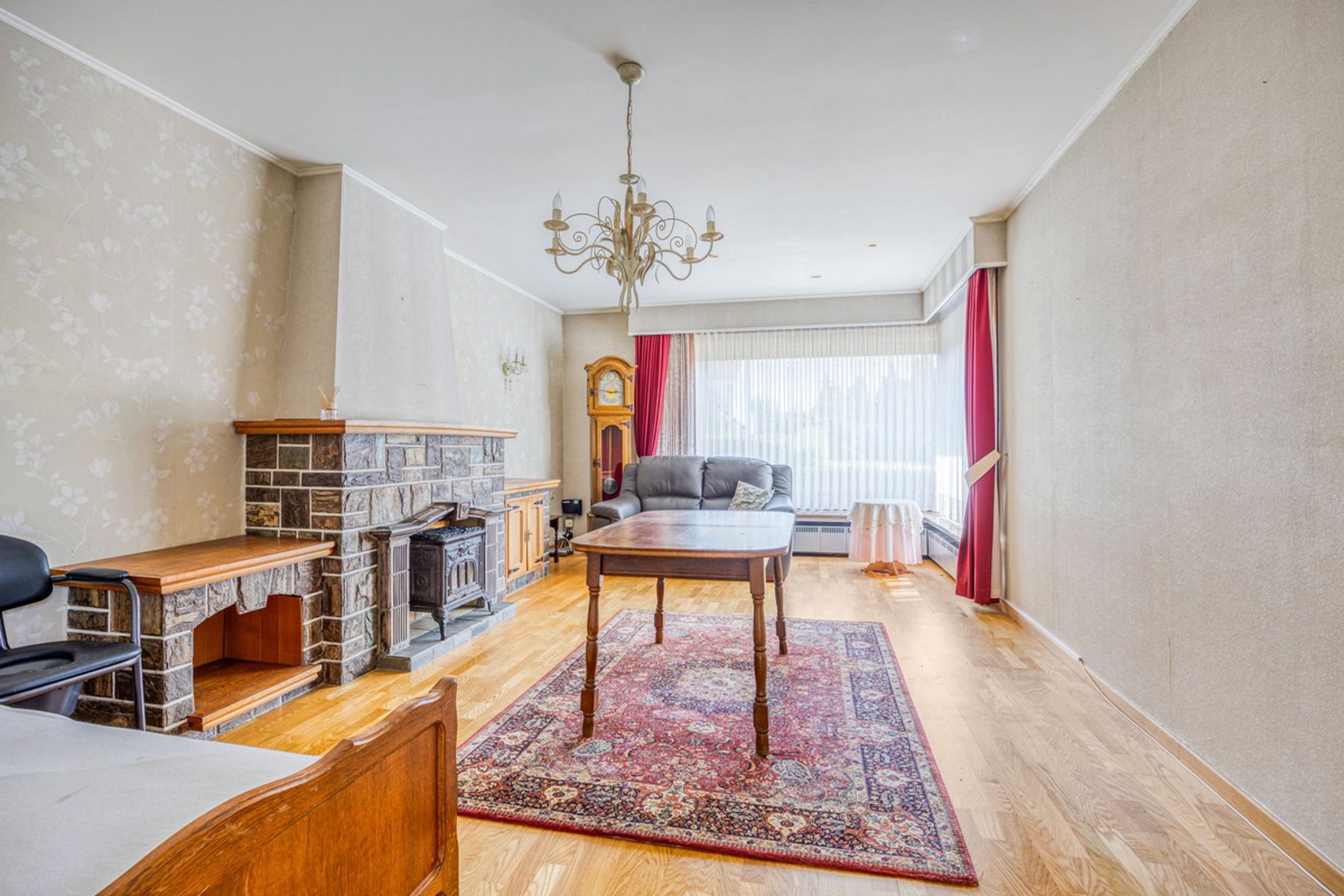 Charmante gezinswoning met 3 slaapkamers, 2 badkamers en ruime tuin op toplocatie. foto 7