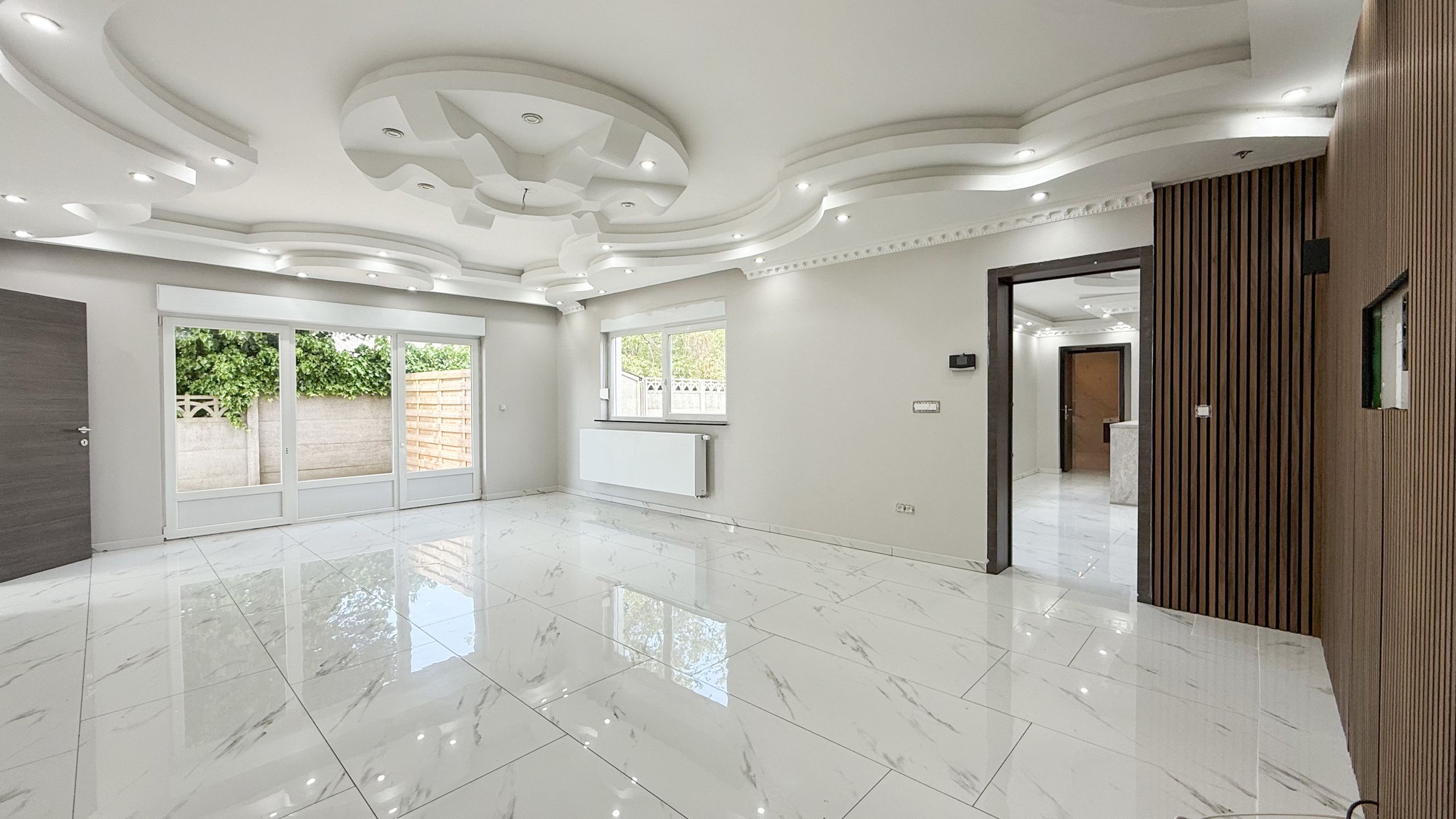 Vernieuwde ruime woning met 4slpks op 6are met gunstig EPC!  foto 2
