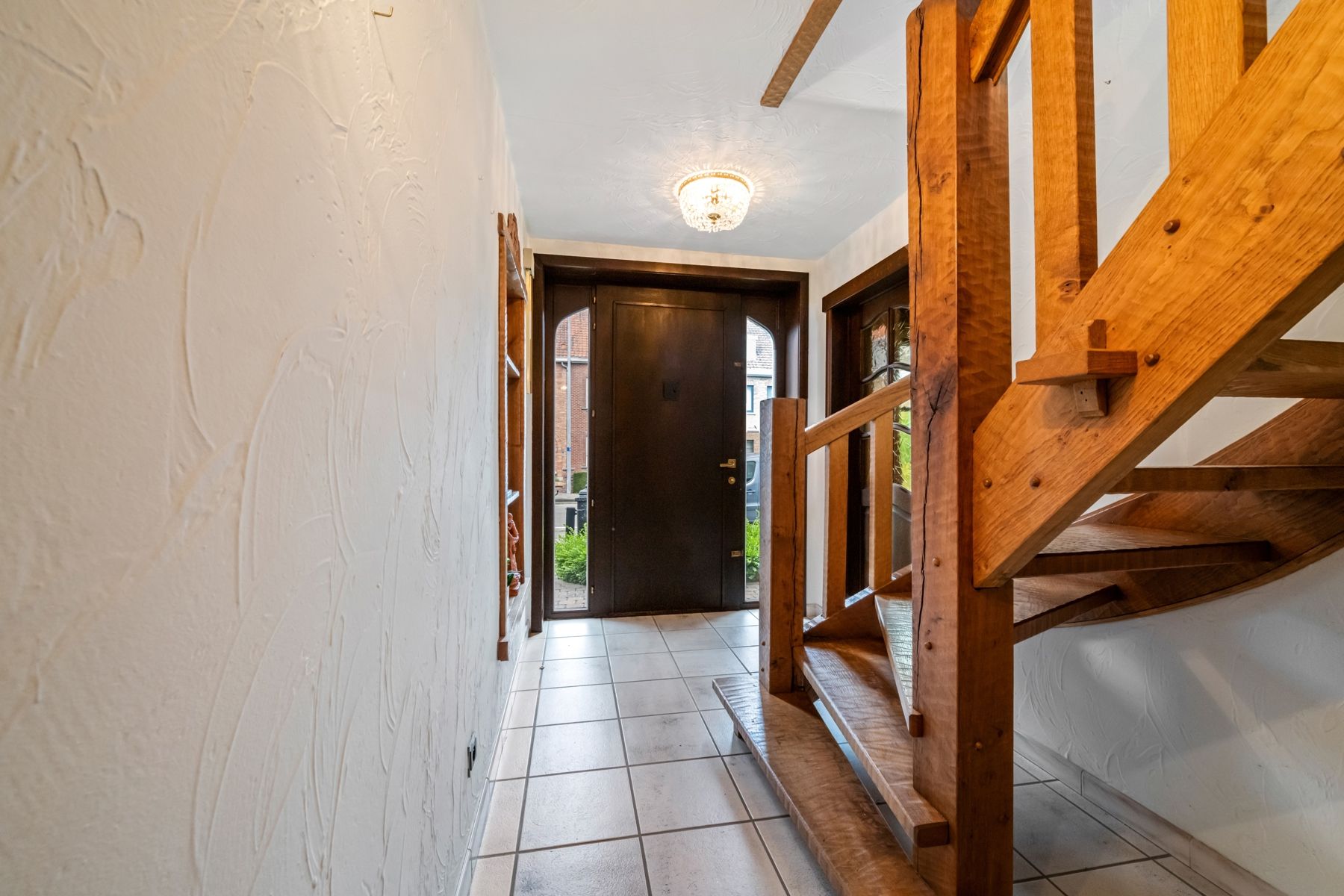Ruime woning met tuin en bijgebouwen in rustig Sint-Kruis. foto 2