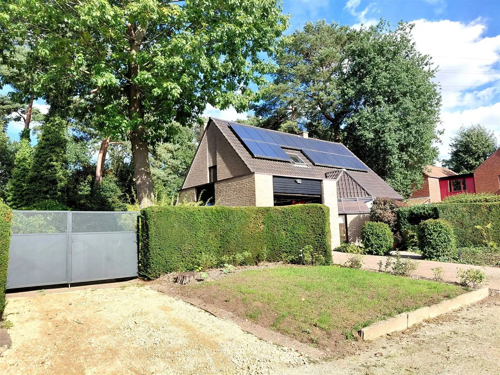 TE HUUR: Unieke woning met 3 slaapkamers en prachtige tuin te Houthalen! foto 2