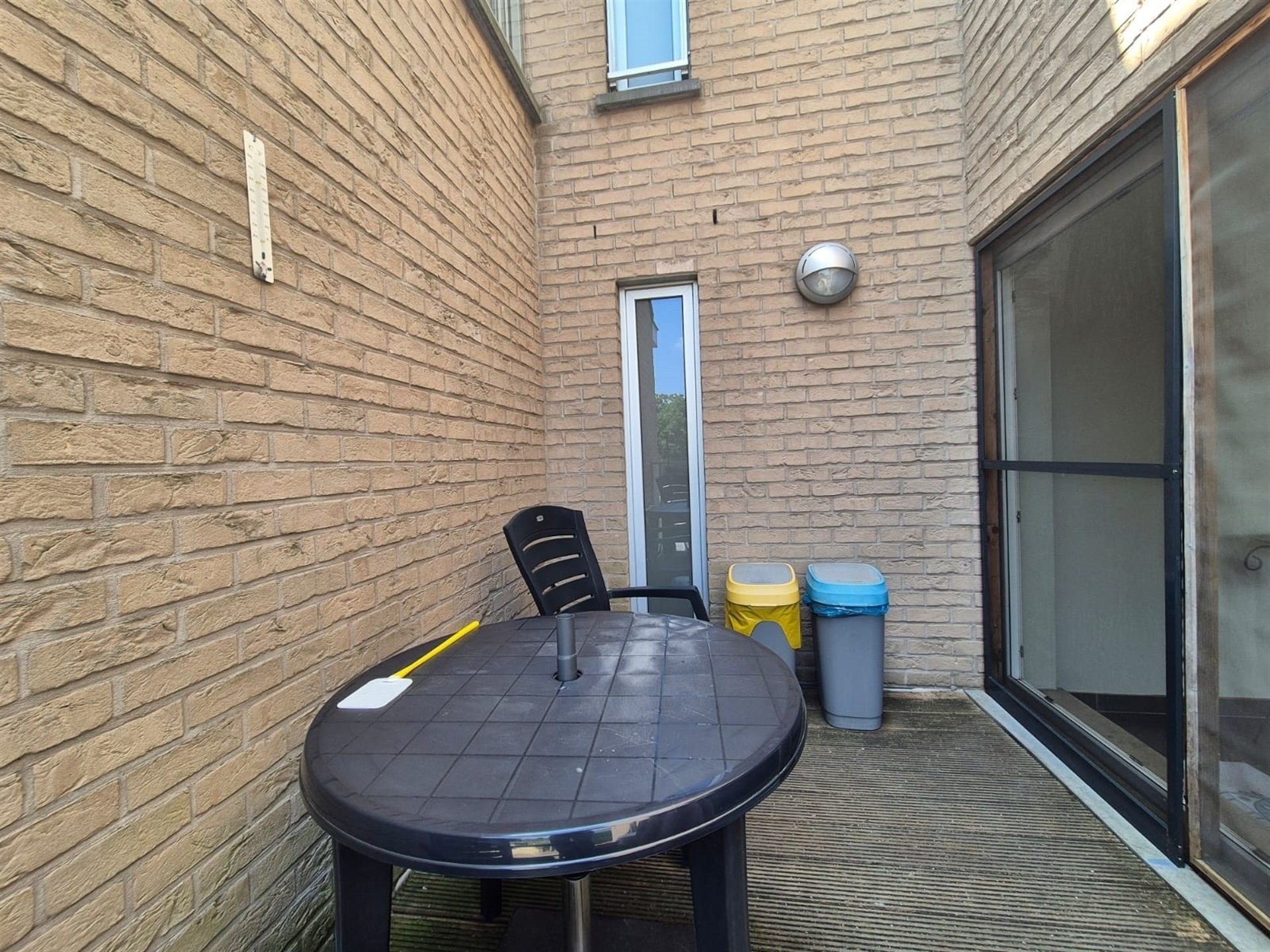 Rustig gelegen appartement met terras en garage.  foto 12