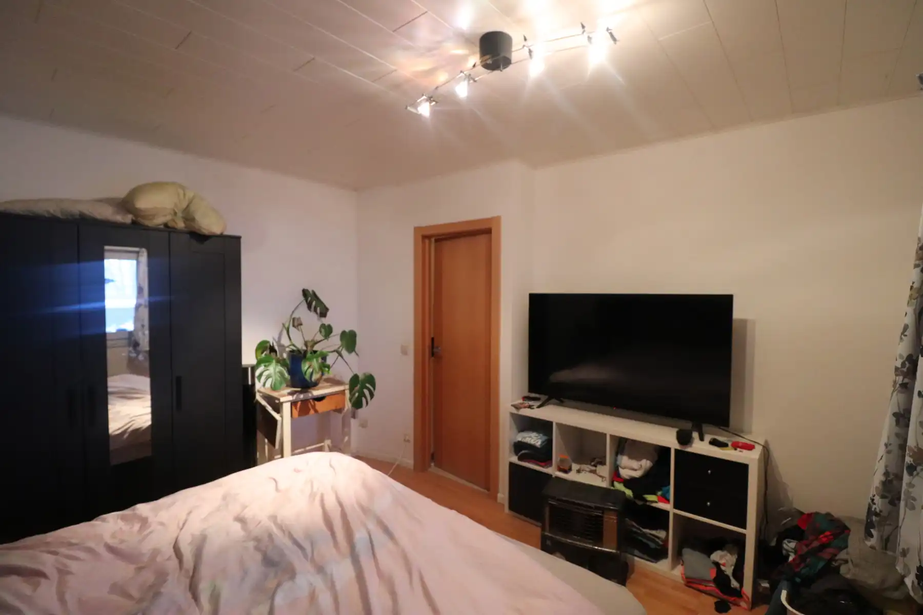 Een appartement op de benedenverdieping met 2 à 3 slaapkamers, garage en terras, vlakbij het centrum van Beerse. foto 8