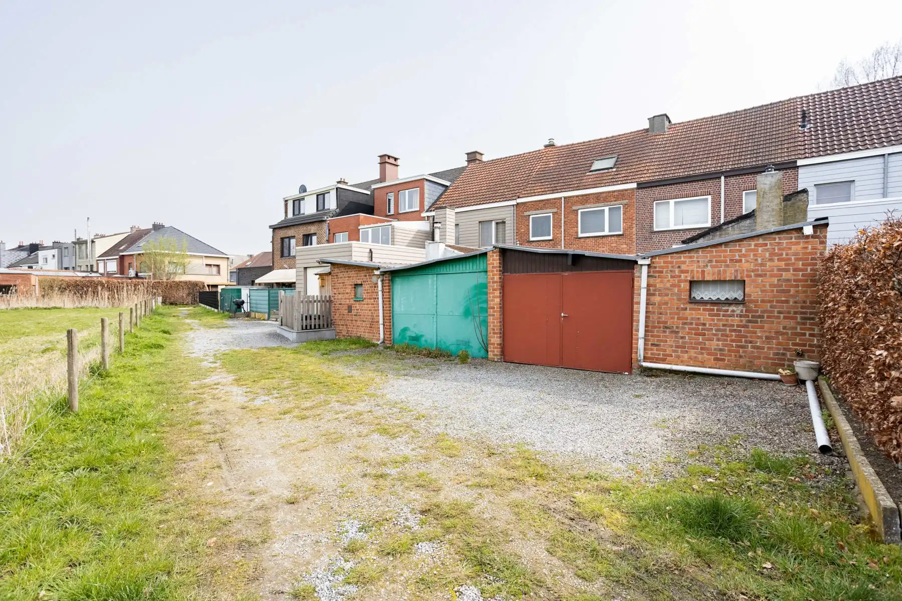 Leuke op te frissen woning aan de stadsrand! foto 24