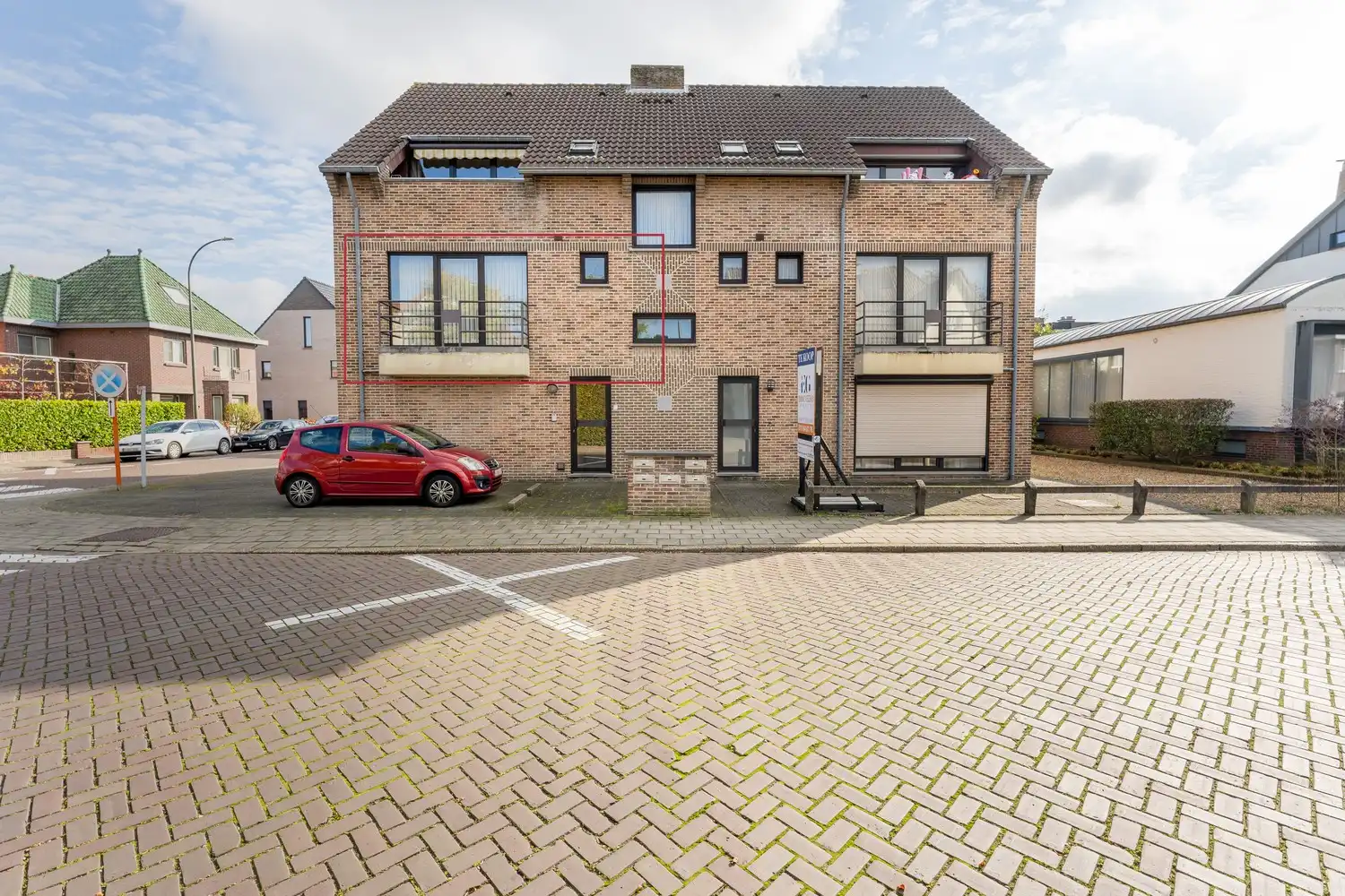 Hoofdfoto van de publicatie: 1 SLK APPARTEMENT OP EEN TOPLACTIE IN HET CENTRUM VAN NEERPELT IN EEN KLEINE BLOK MET LIFT EN EEN AFSLUITBARE GARAGE!