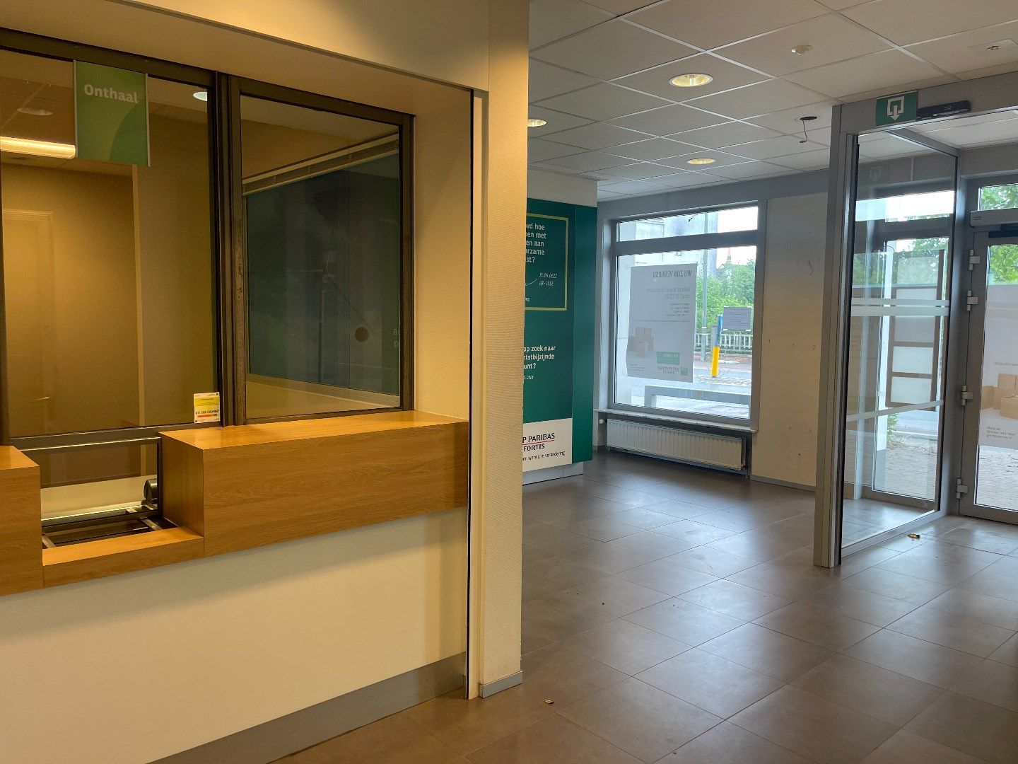 Kantoorgebouw 482m² op 3a85ca met tuin en garage op commerciële topligging foto 4