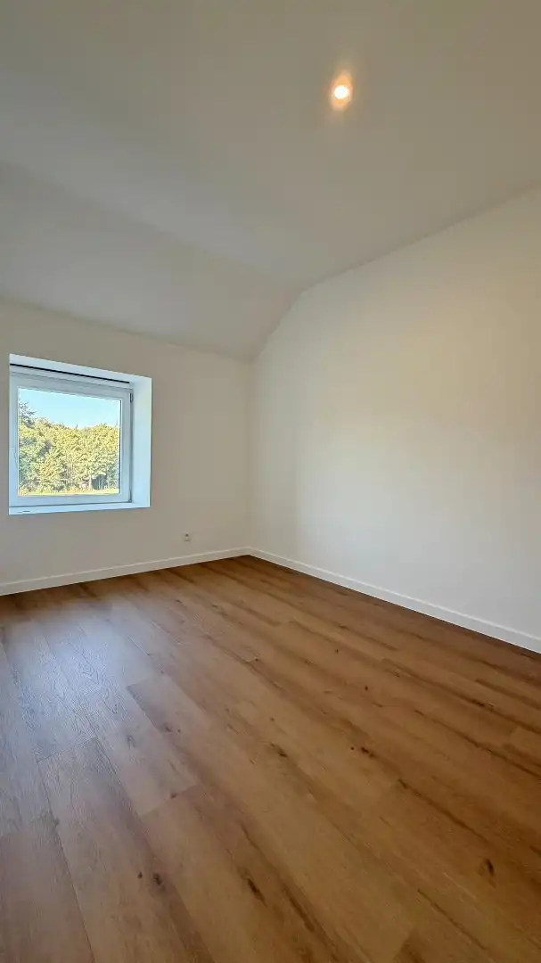 VOLLEDIG GERENOVEERDE, ENERGIEZUINIGE WONING MET ZONNIGE TUIN EN PRACHTIG OPEN ZICHT foto 15