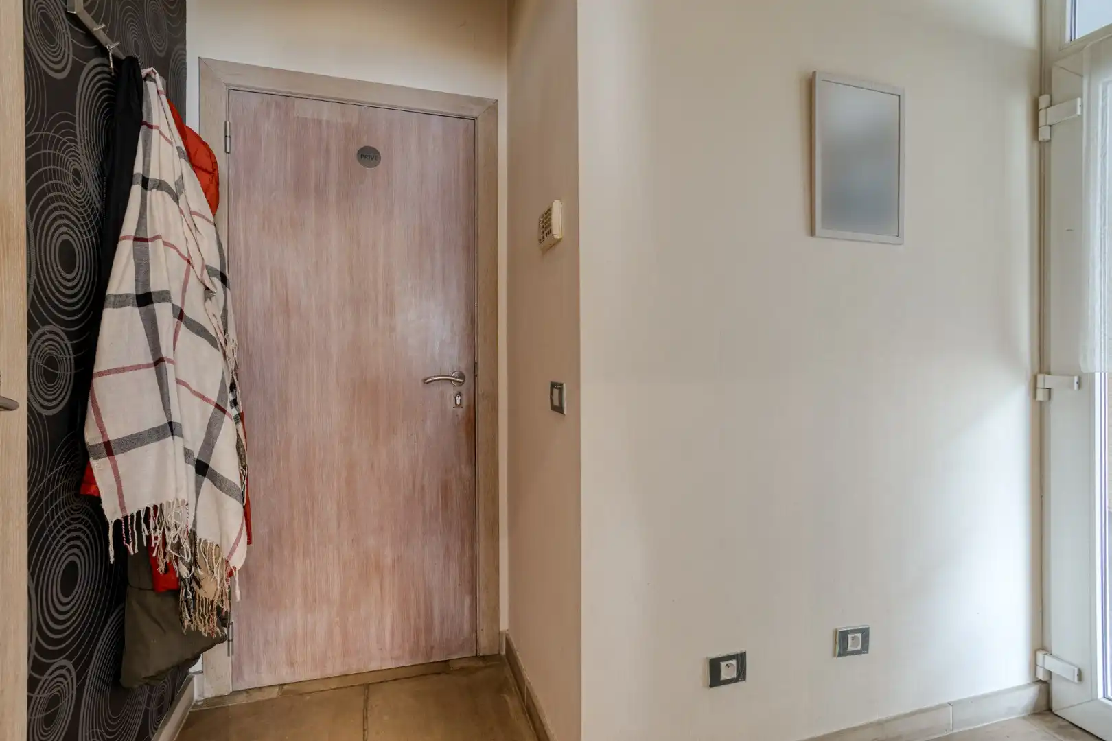 Lichtrijk, gelijkvloers appartement of handelsruimte met woonst! foto 16