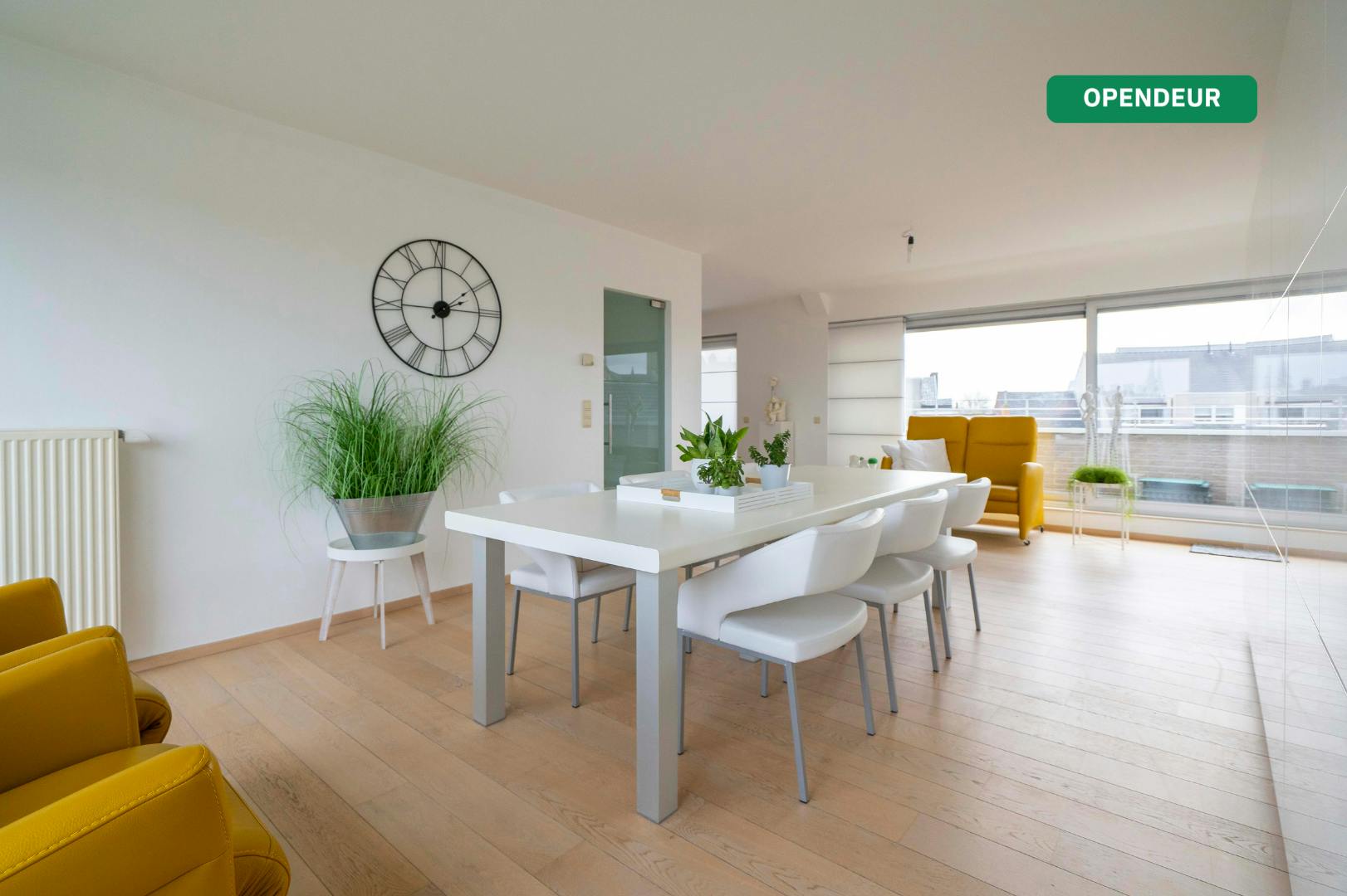 Een uniek duplex-penthouse te koop in het hart van Poperinge foto {{pictureIndex}}