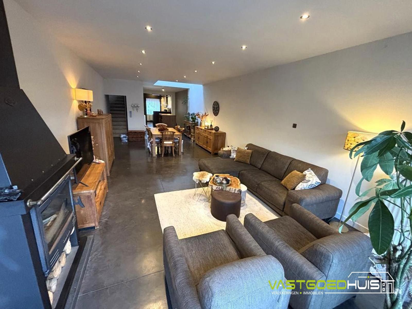 Zeer verzorgde woning met ruime garage en aangelegd terras foto 12