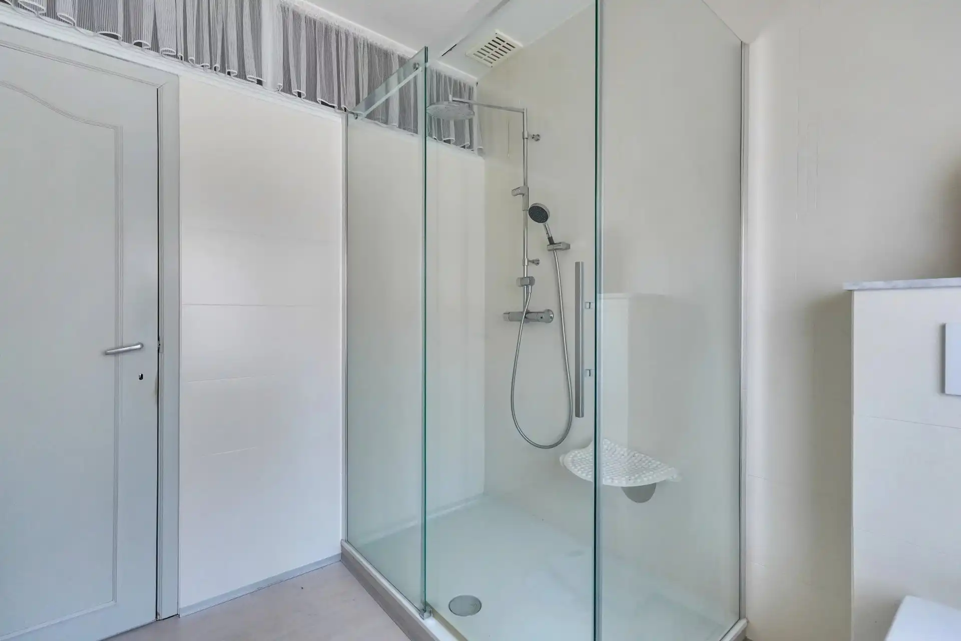 Ruime woning met centrale ligging foto 16
