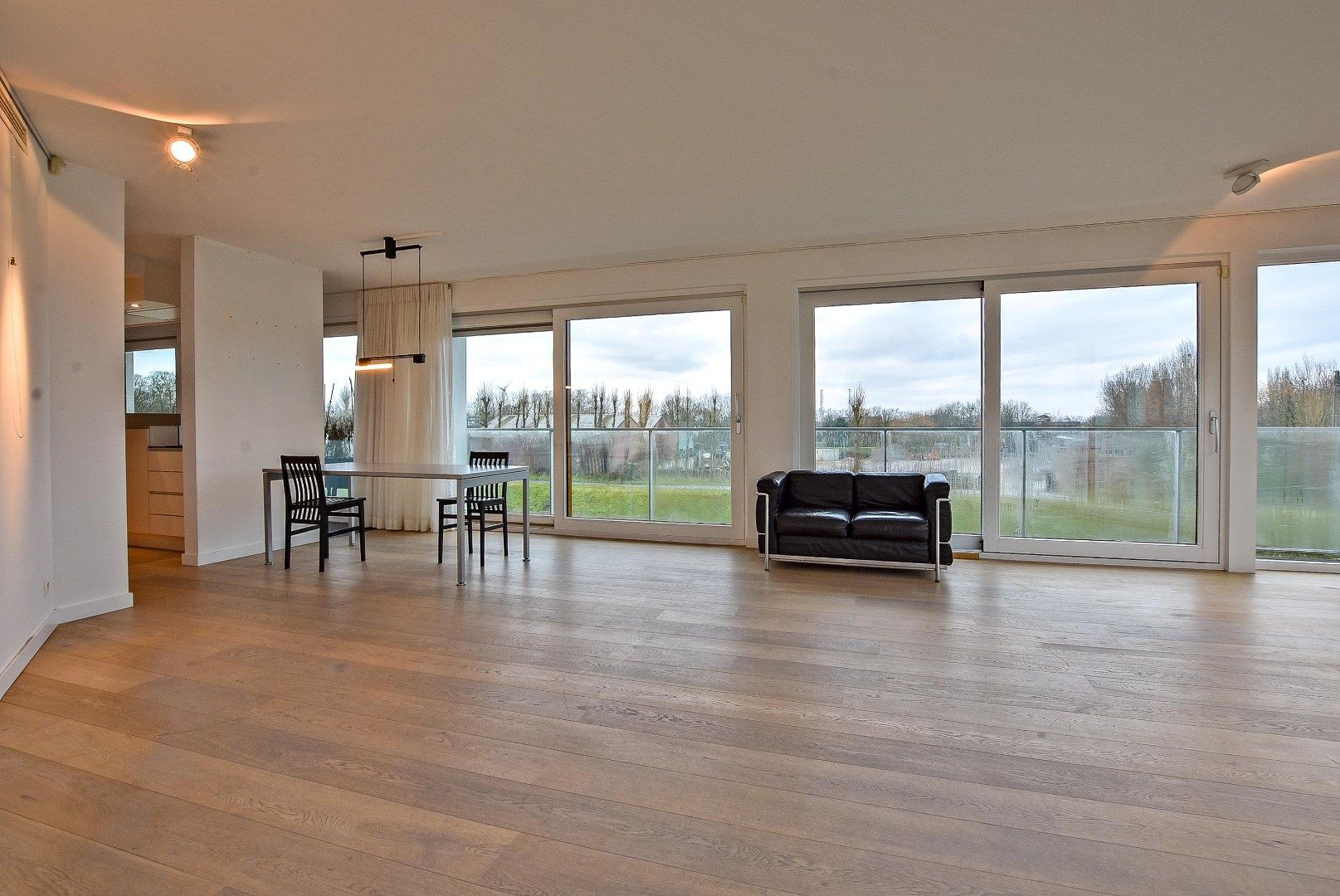 Luxueus appartement (152 m²) met rondom terrassen te Nieuwpoort-Stad. foto 3