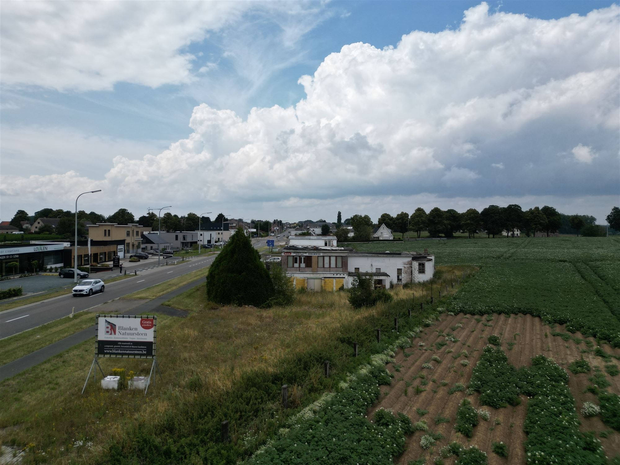 Strategisch gelegen handelspand met woonst te Voorde met een oppervlakte van 2172m² foto 8