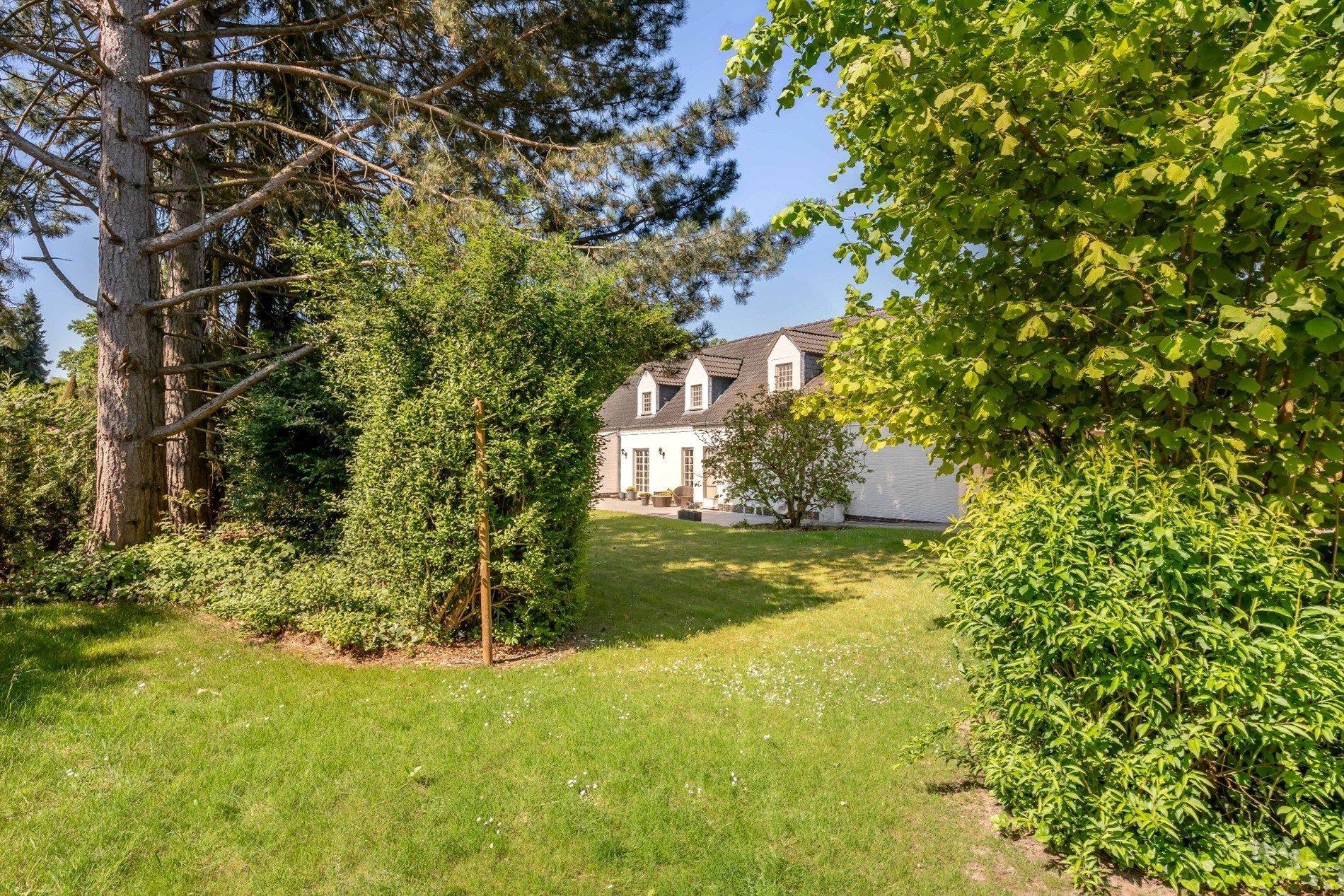 Knappe villa op residentiele toplocatie! foto 8