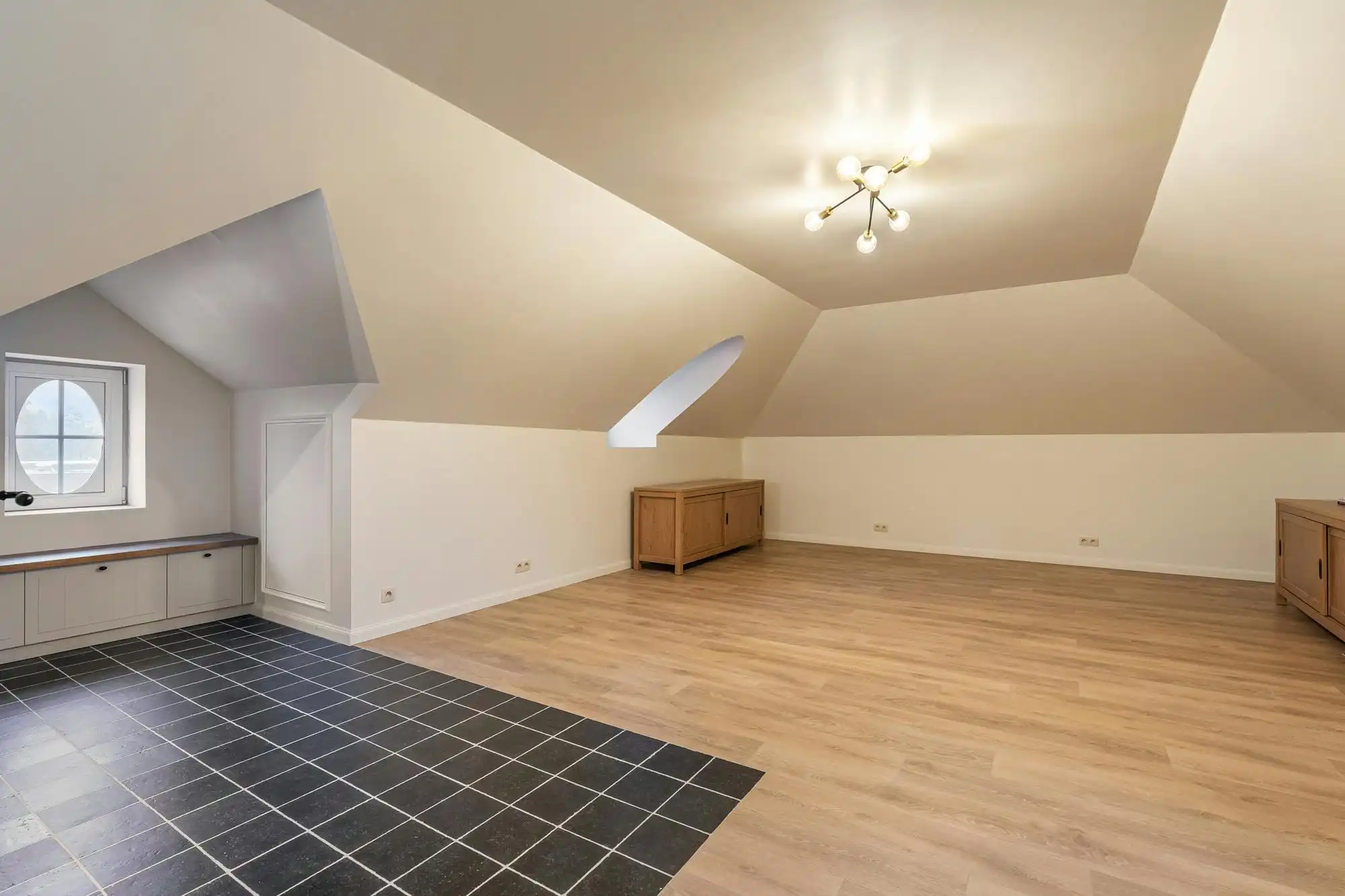 Pastorijvilla met praktijkruimte en studio te Zonhoven foto 25