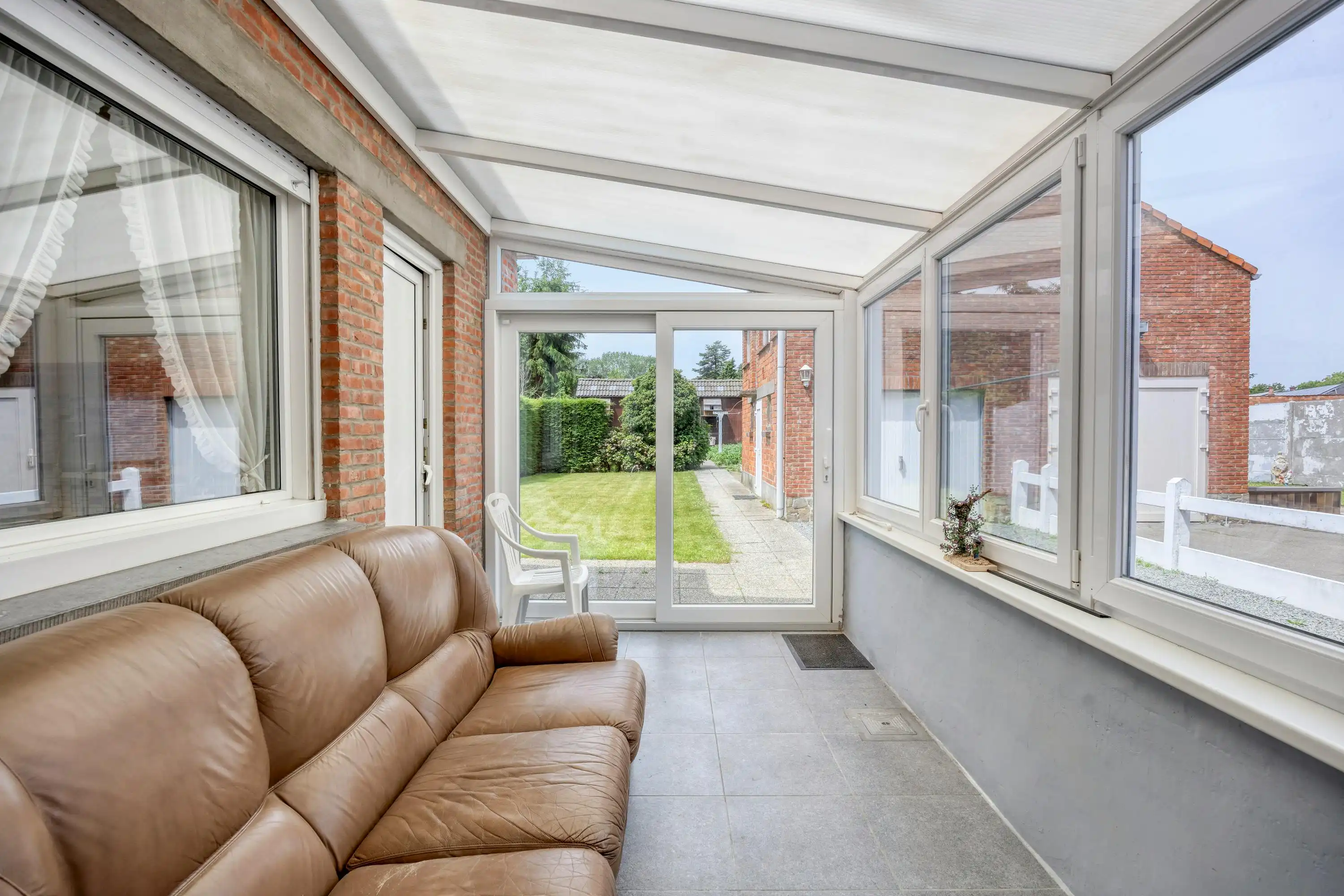 Te renoveren halfopen bebouwing met garage in Kruibeke  foto 6