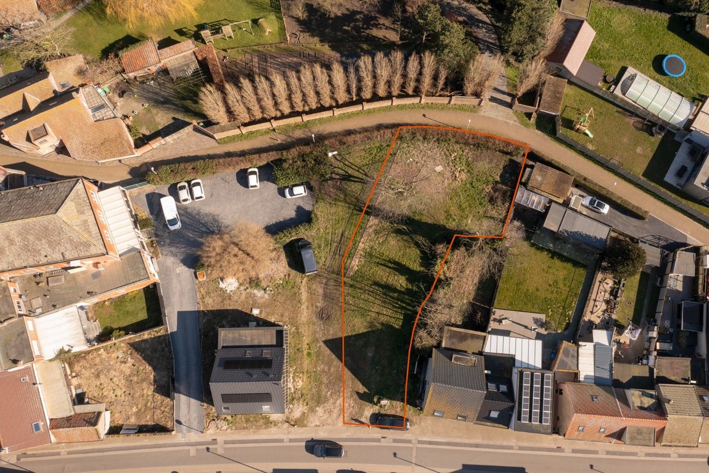 Goed gelegen bouwgrond van 733 m² in het centrum van Zandvliet foto {{pictureIndex}}