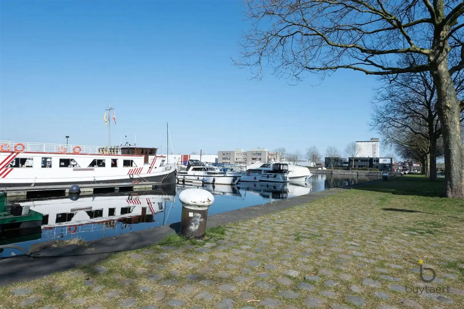 Stijlvol 1-slaapkamer appartement met terras en zicht op Kempisch Dok foto 18