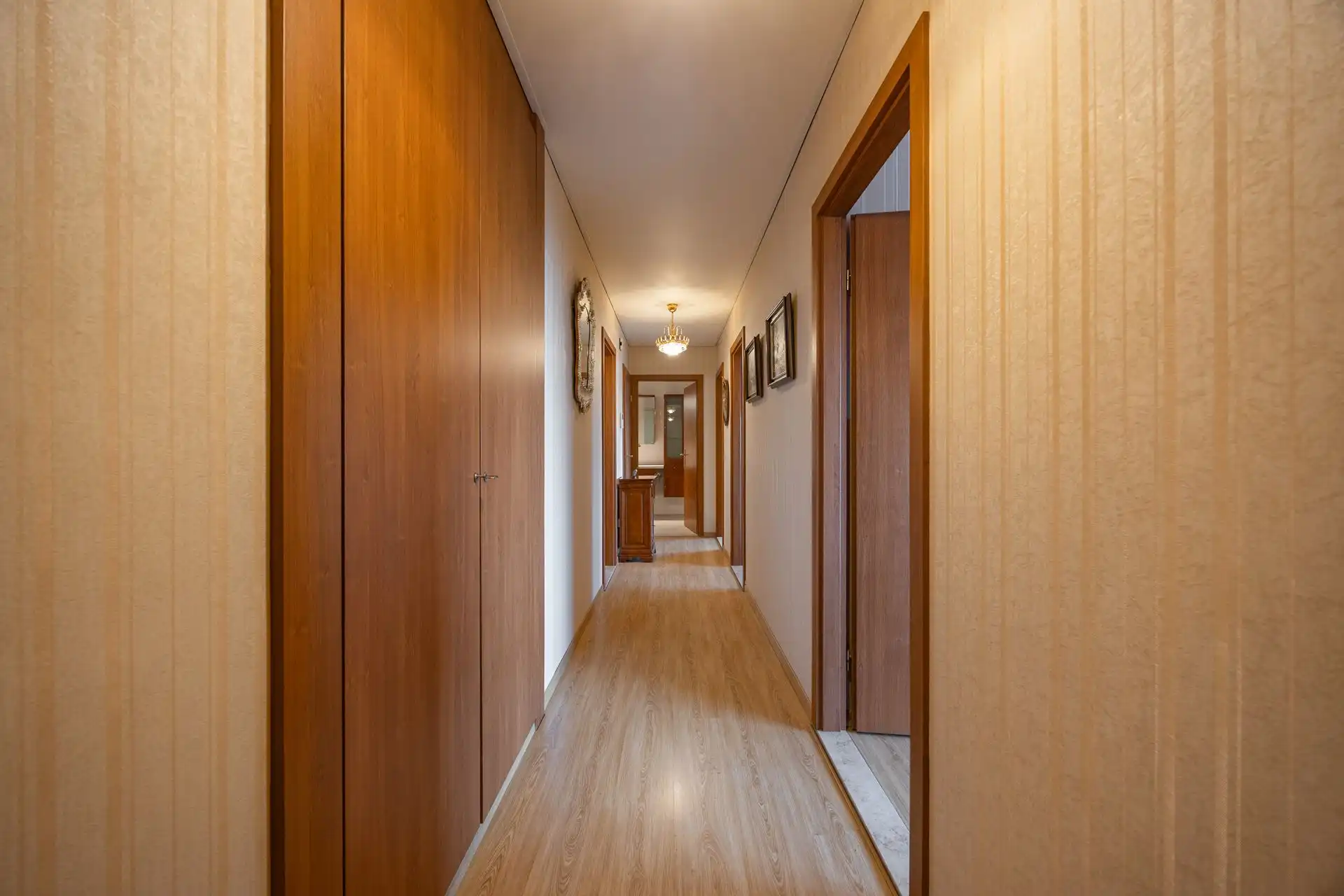 Twee slaapkamer appartement met inpandse autostaanplaats foto 8