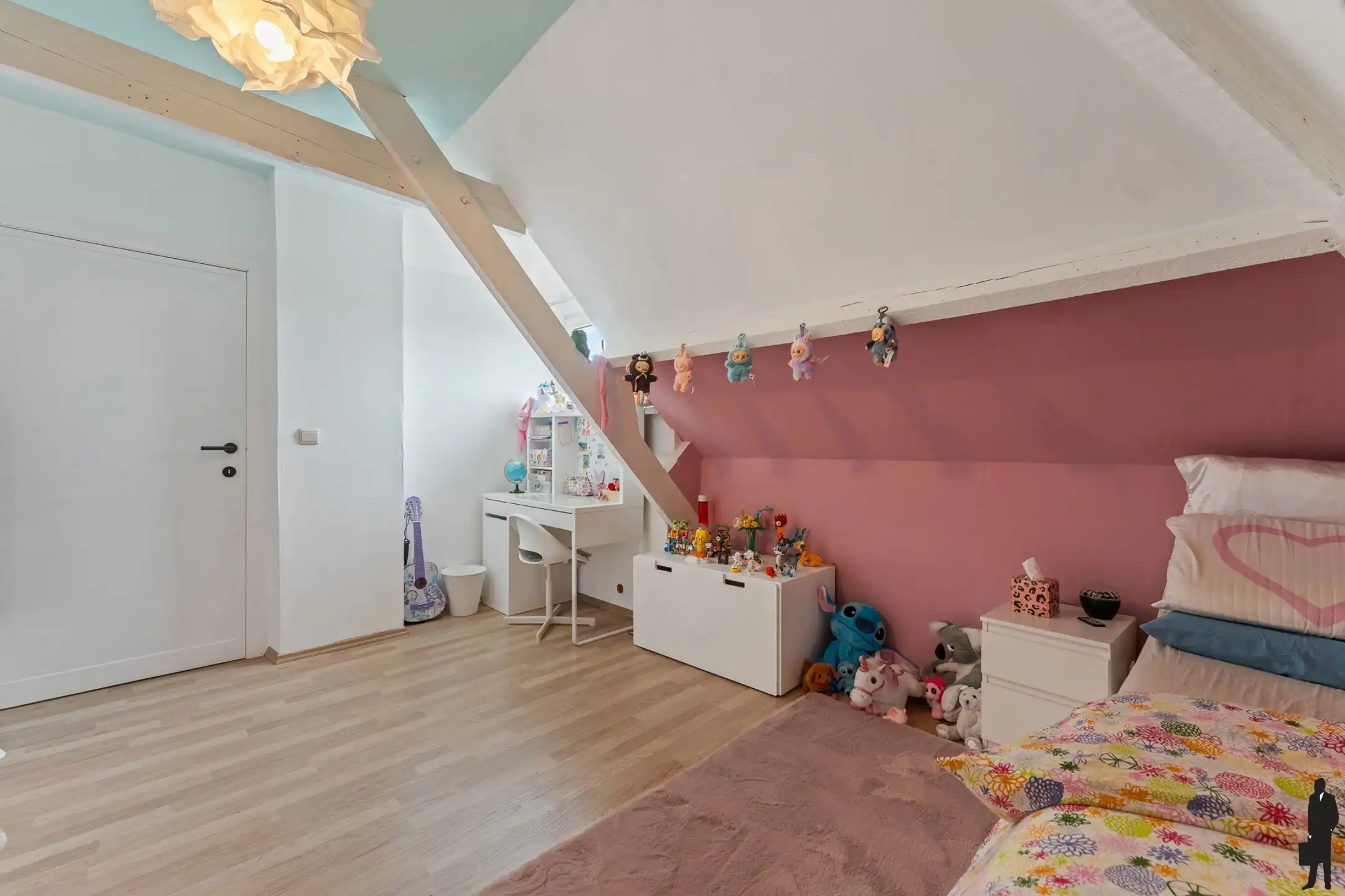 Ruime instapklare woning met garage en open zicht op 1849m². foto 23