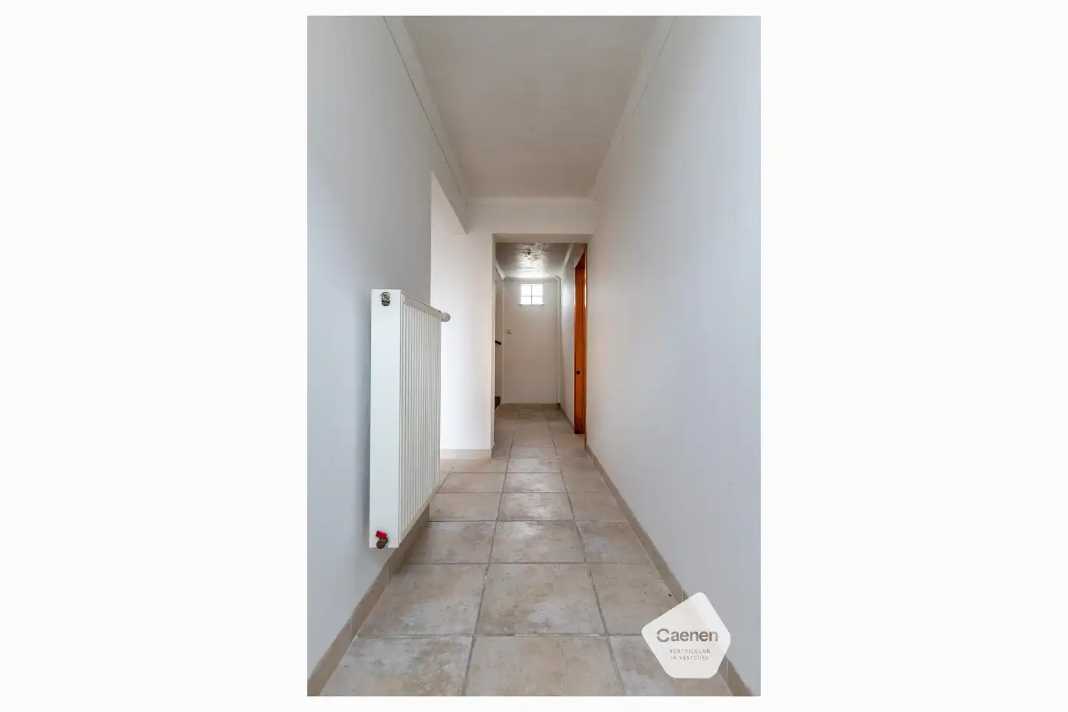 Charmante halfopen woning met tuin en garage in het centrum van Ruddervoorde. foto 2