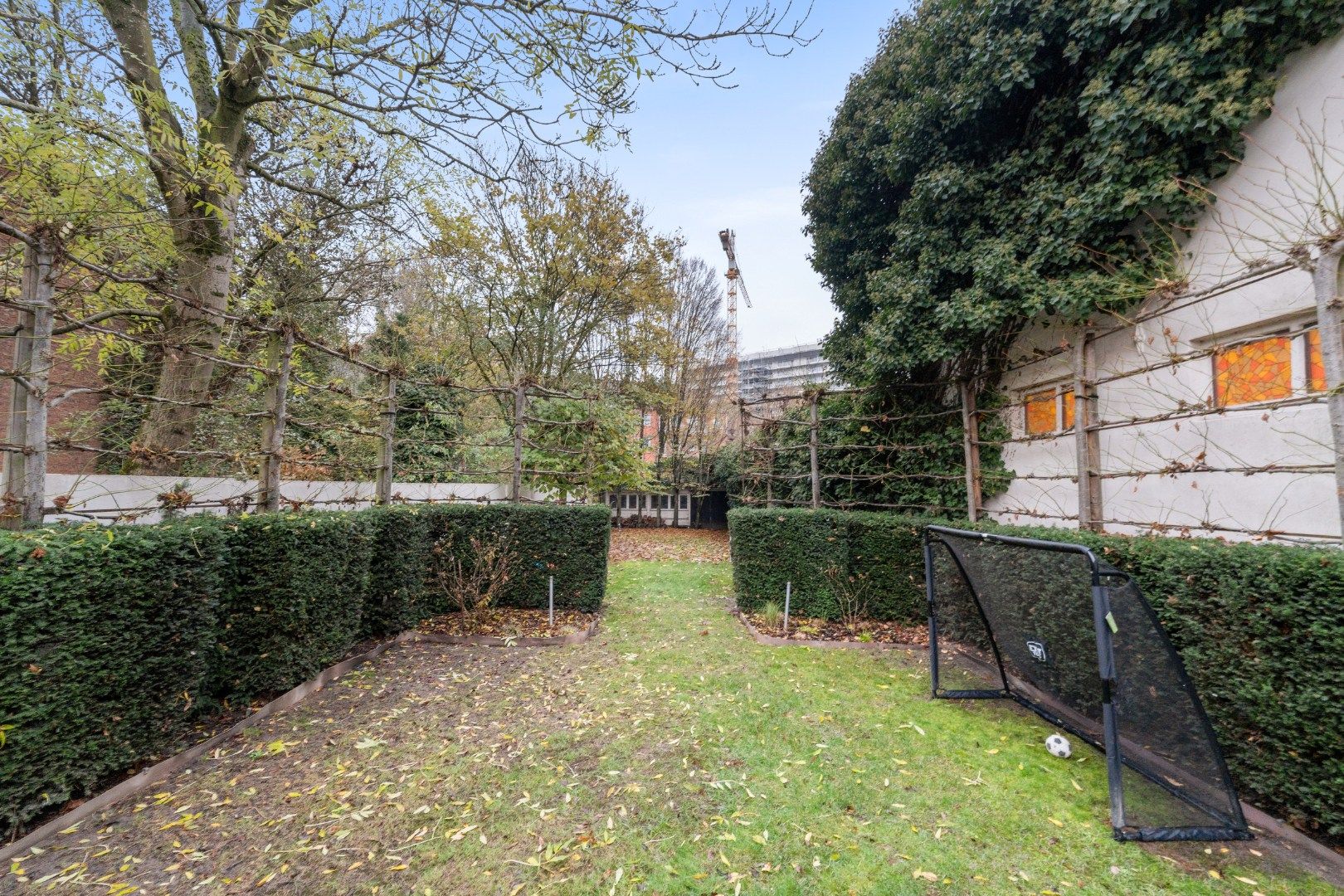 Unieke woning met handelsruimte, kantoor, 7 slpks & 200 m² atelier/magazijn – ideaal voor vrije beroepers foto 4