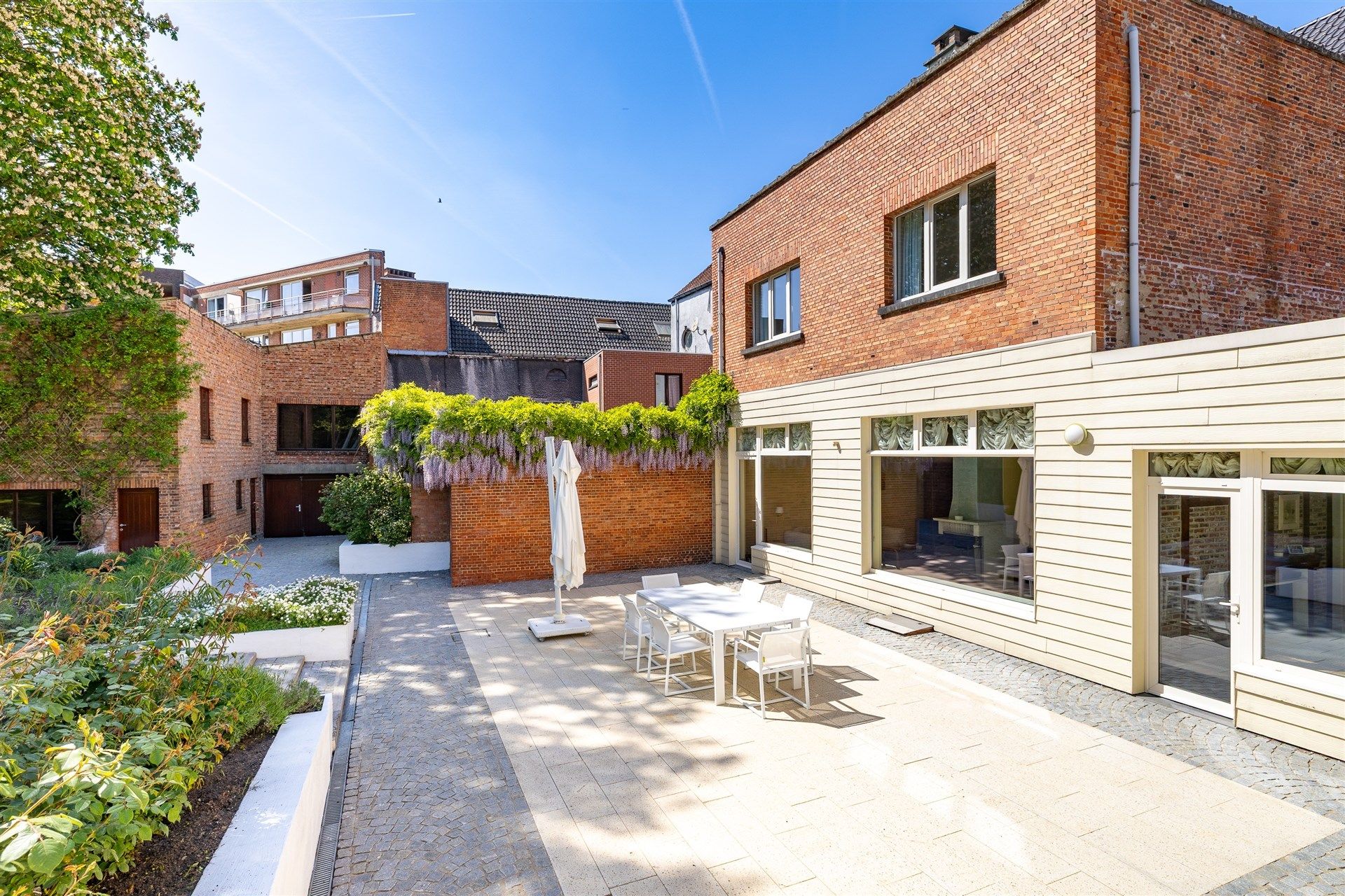 Exclusief herenhuis in neoclassicistische stijl met prachtige tuin foto 30
