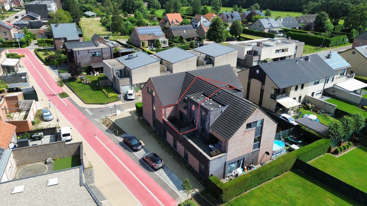 Stijlvol duplex appartement in het centrum van Zutendaal foto {{pictureIndex}}