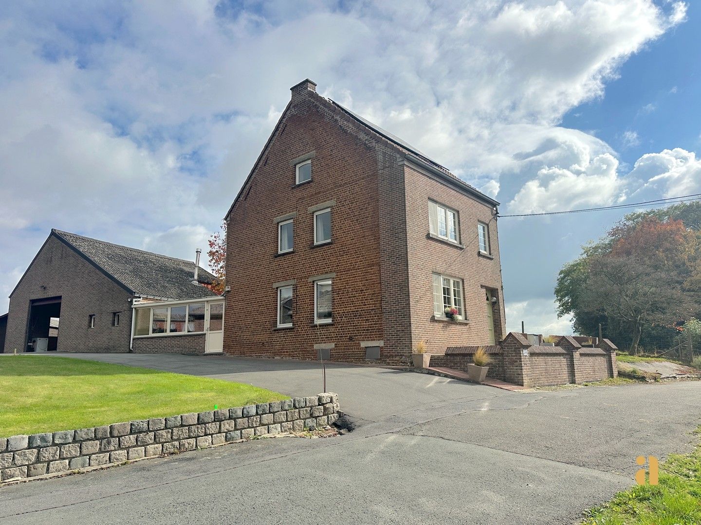 Gezinswoning met optie voor zelfstandige en prachtig uitzicht foto 3